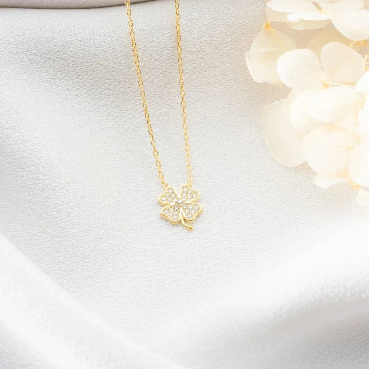 MİNİMAL ZIRKONIA KLEEBLATT HALSKETTE | 925 SILBER