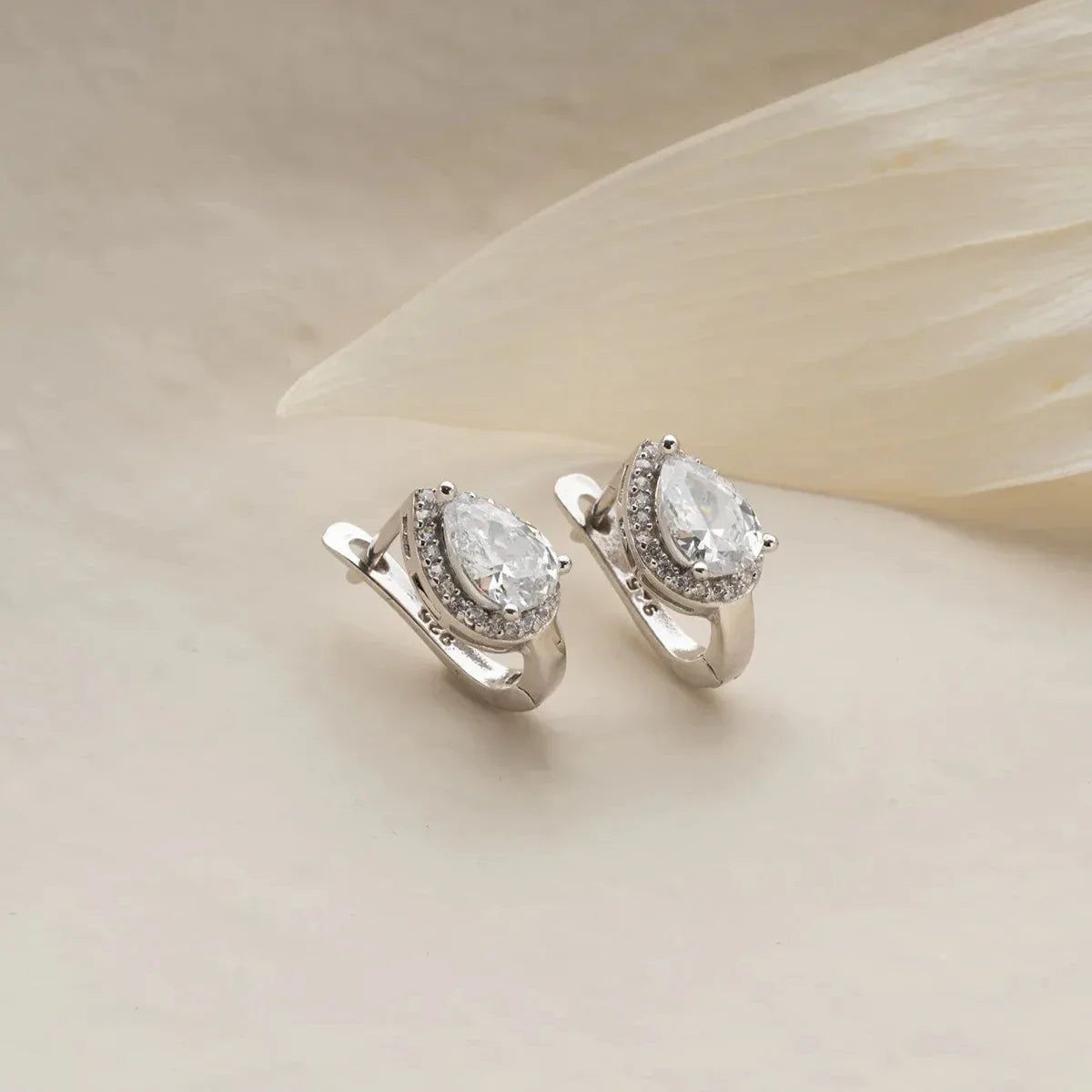 DROP STONE X EARRINGS | 925 SILVER