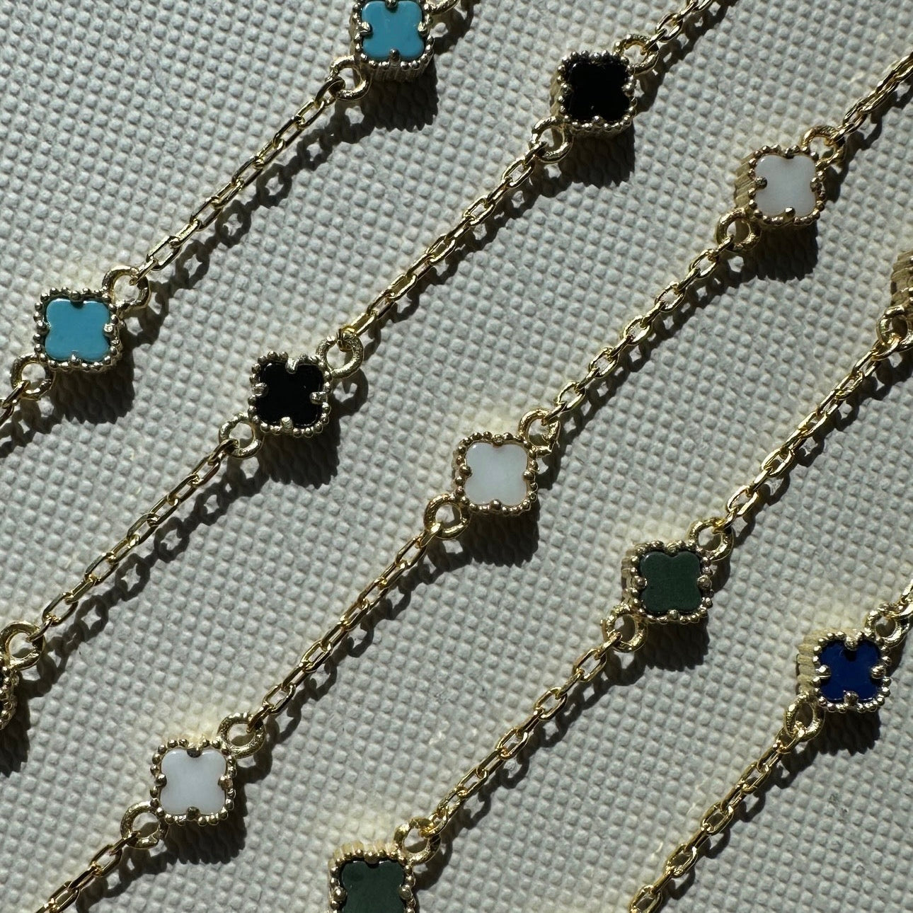 MINIMAL WEISSE KLEE ARMKETTE | 925 SILBER