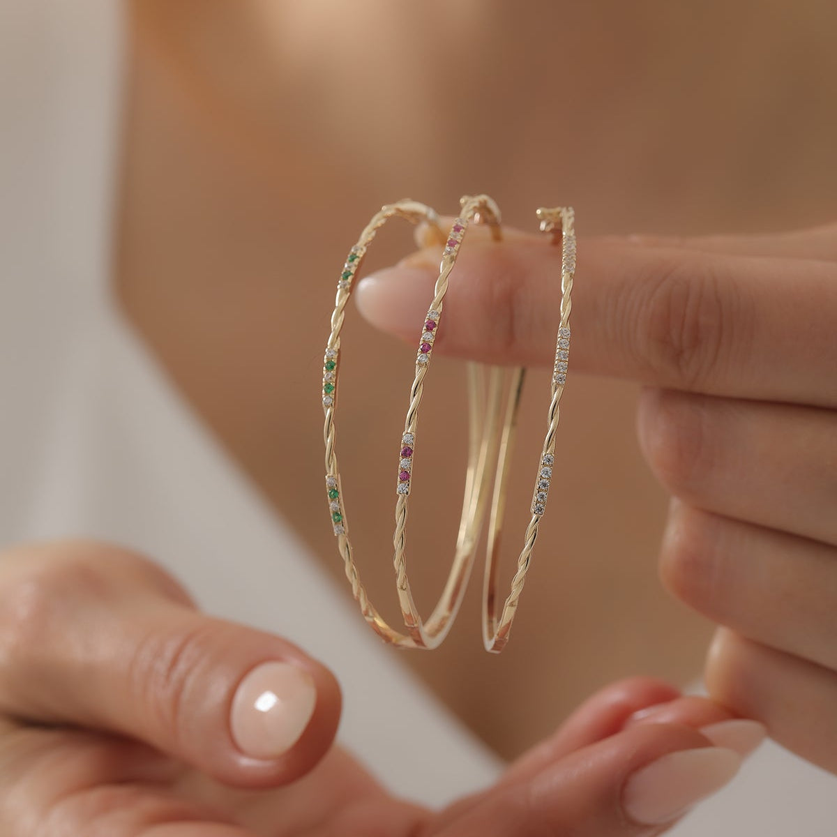 GEDREHTES HANDSCHELLENARMBAND | 14K GOLD