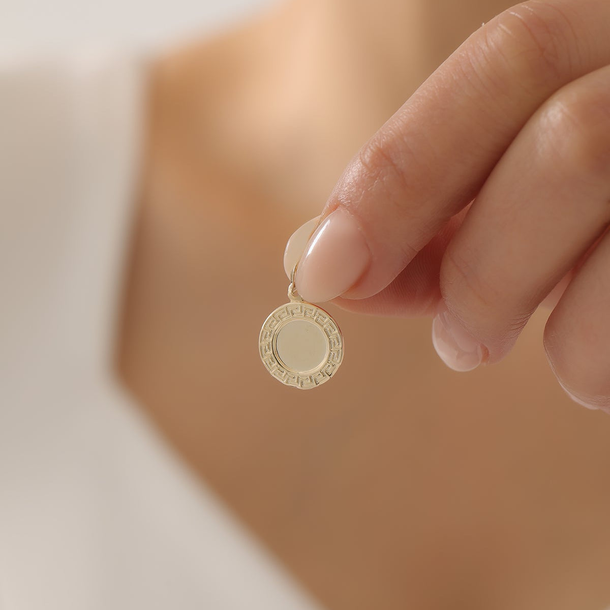NOSTALGIE RUNDE PLAKETTE ANHÄNGER | 14K GOLD