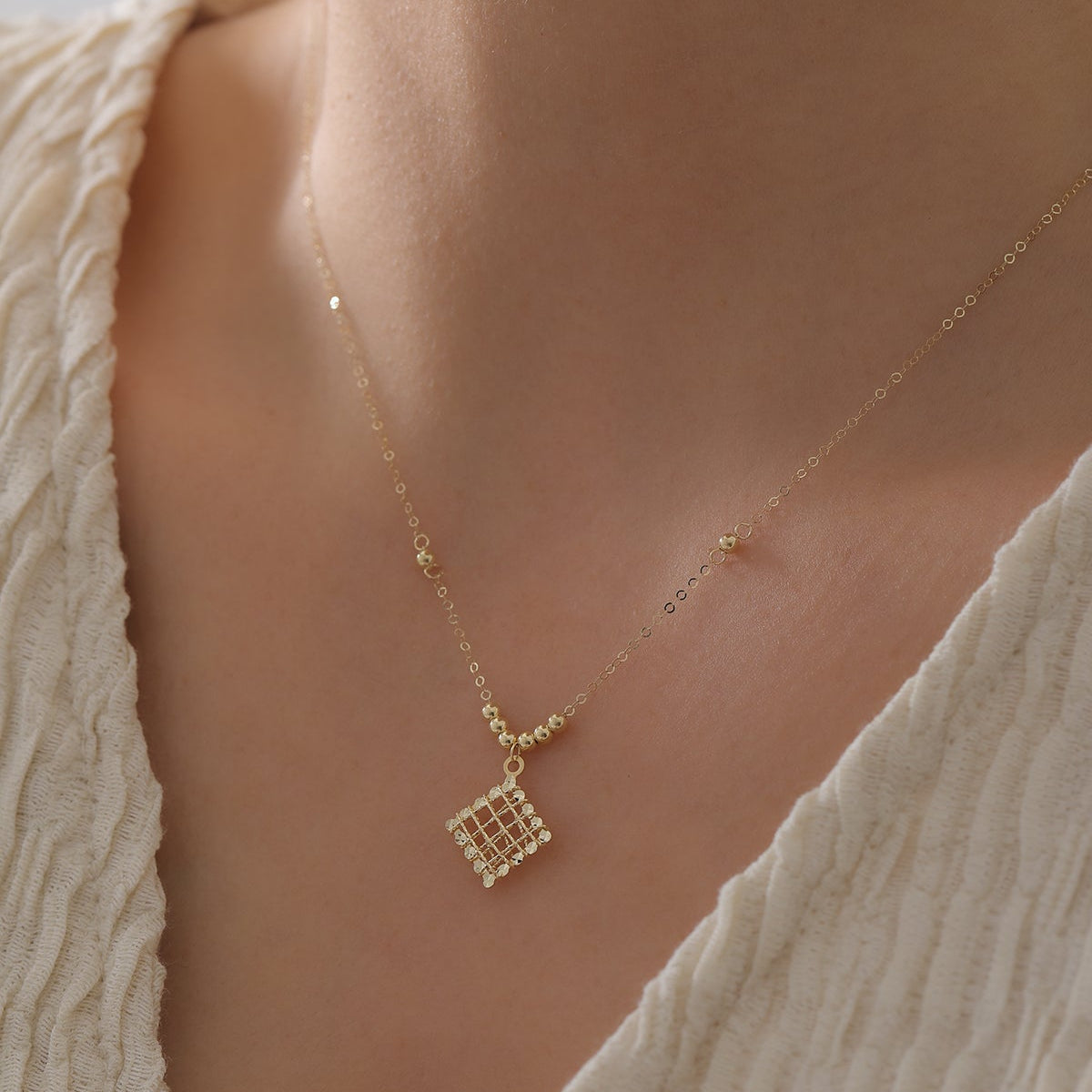 GLÄNZENDES GEOMETRISCHES QUADRAT-DESIGN HALSKETTE | 14K GOLD