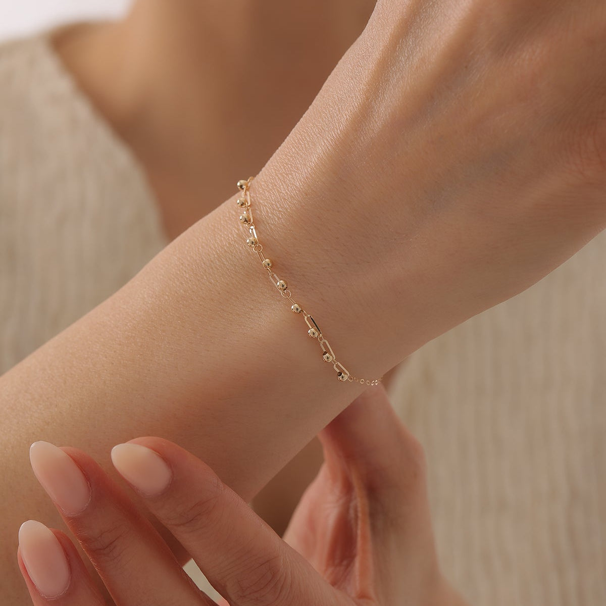 MINI-BÜROKLAMMER-ARMBAND MIT KUGEL | 14K GOLD