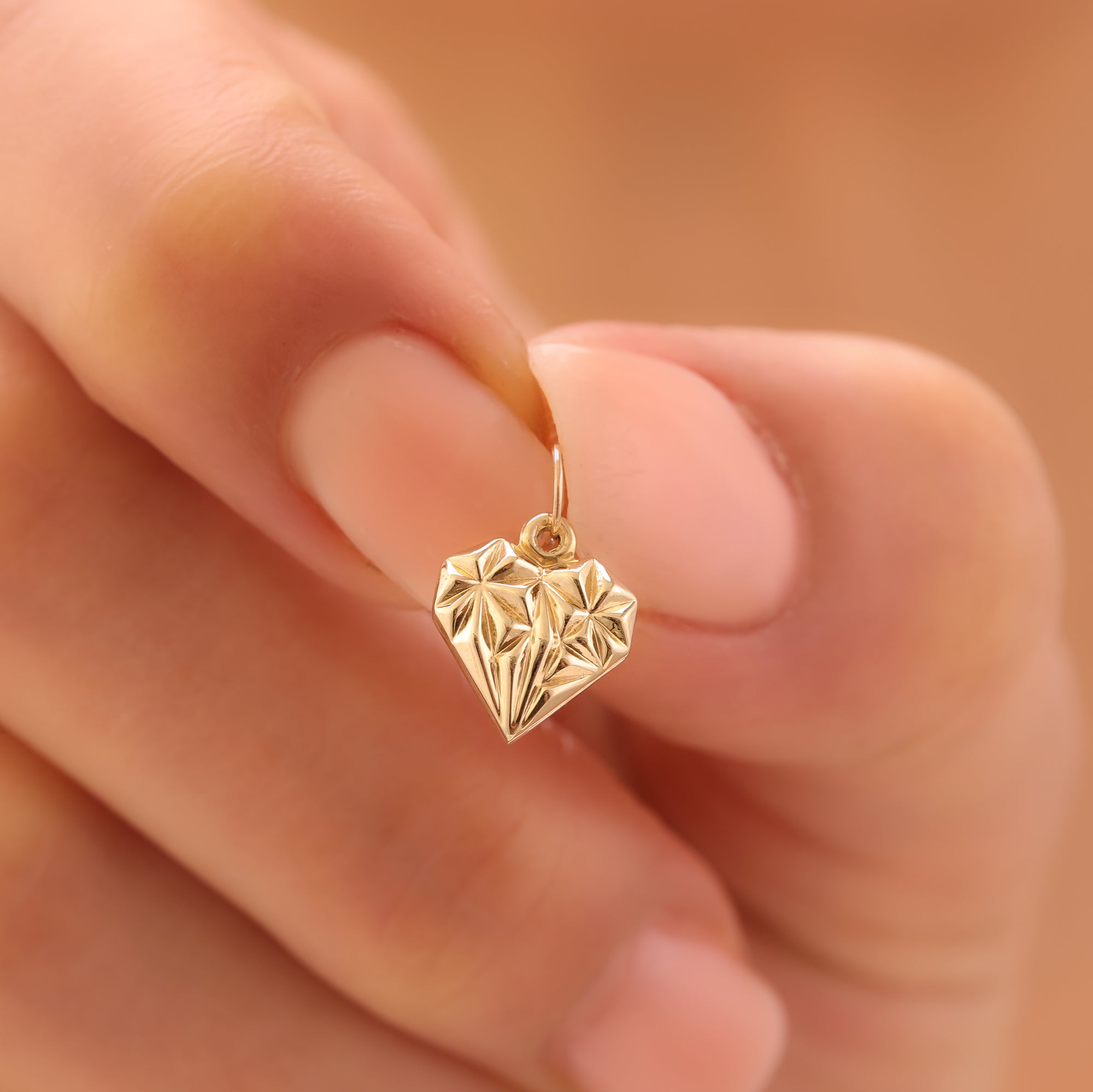 MINIMAL DIAMOND HERZ ANHÄNGER | 14K GOLD