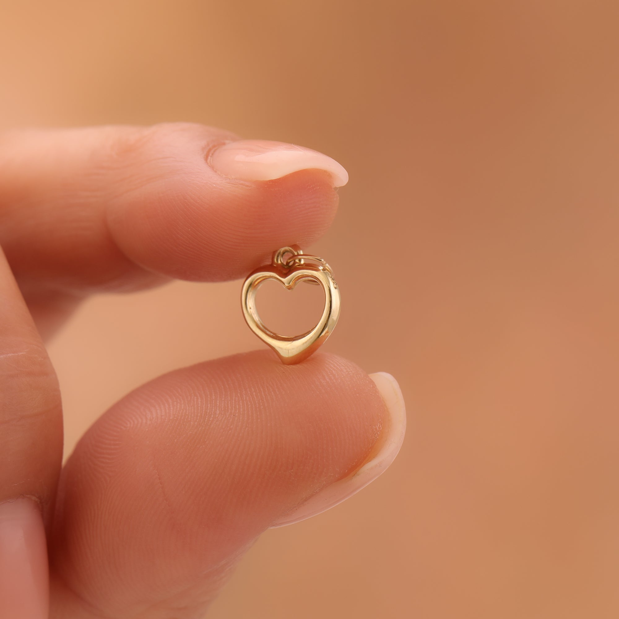 MINIMAL ELEGANTES HOHLES HERZ-ANHÄNGER | 14K GOLD
