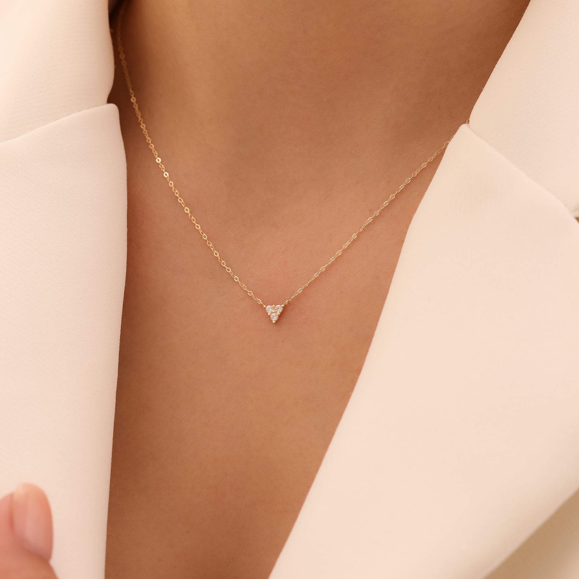 MINIMALISTISCHES DREIECK MIT ZIRKONSTEIN HALSKETTE | 14K GOLD