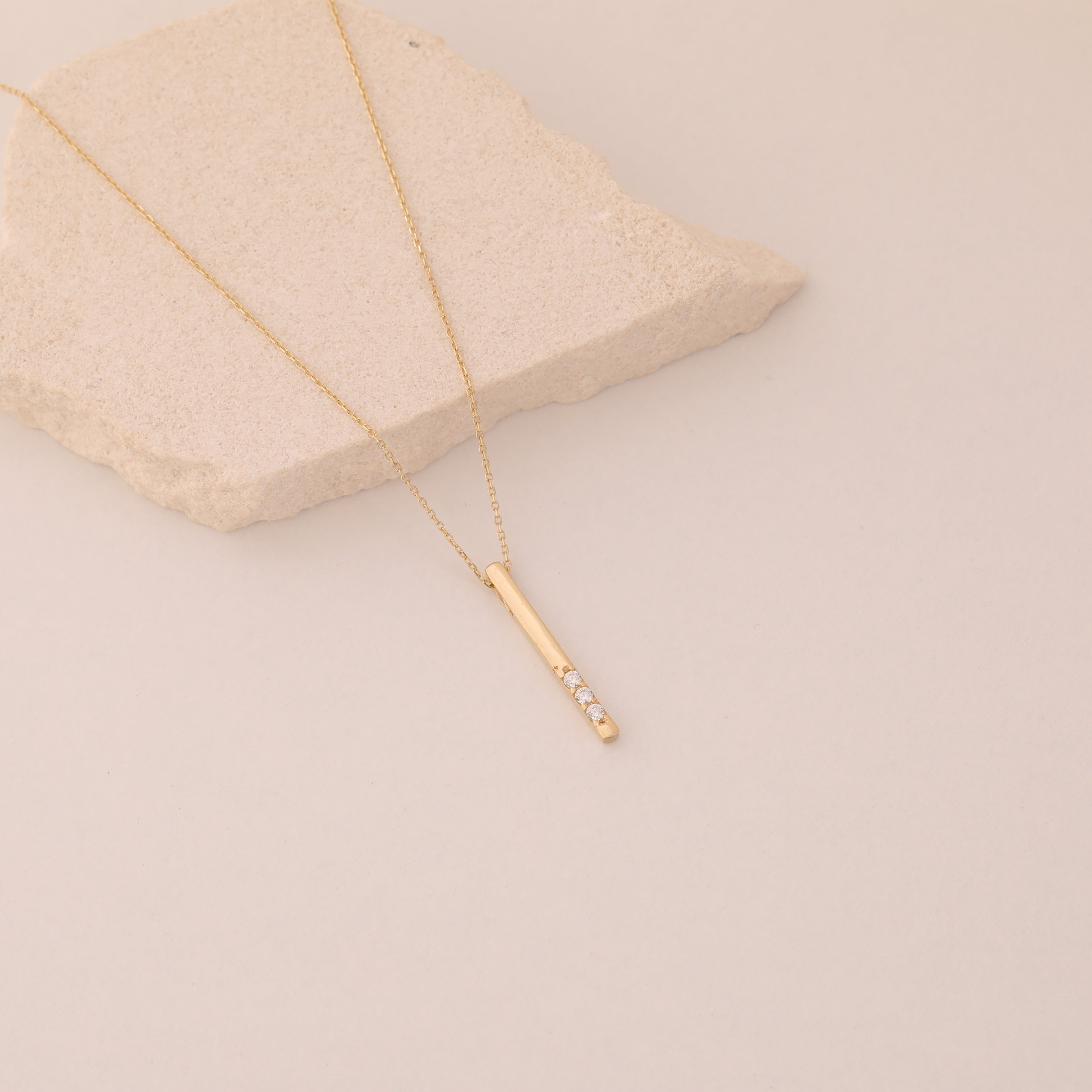 DREI-STEINE ELEGANTE FEINE LINIE HALSKETTE | 14K GOLD