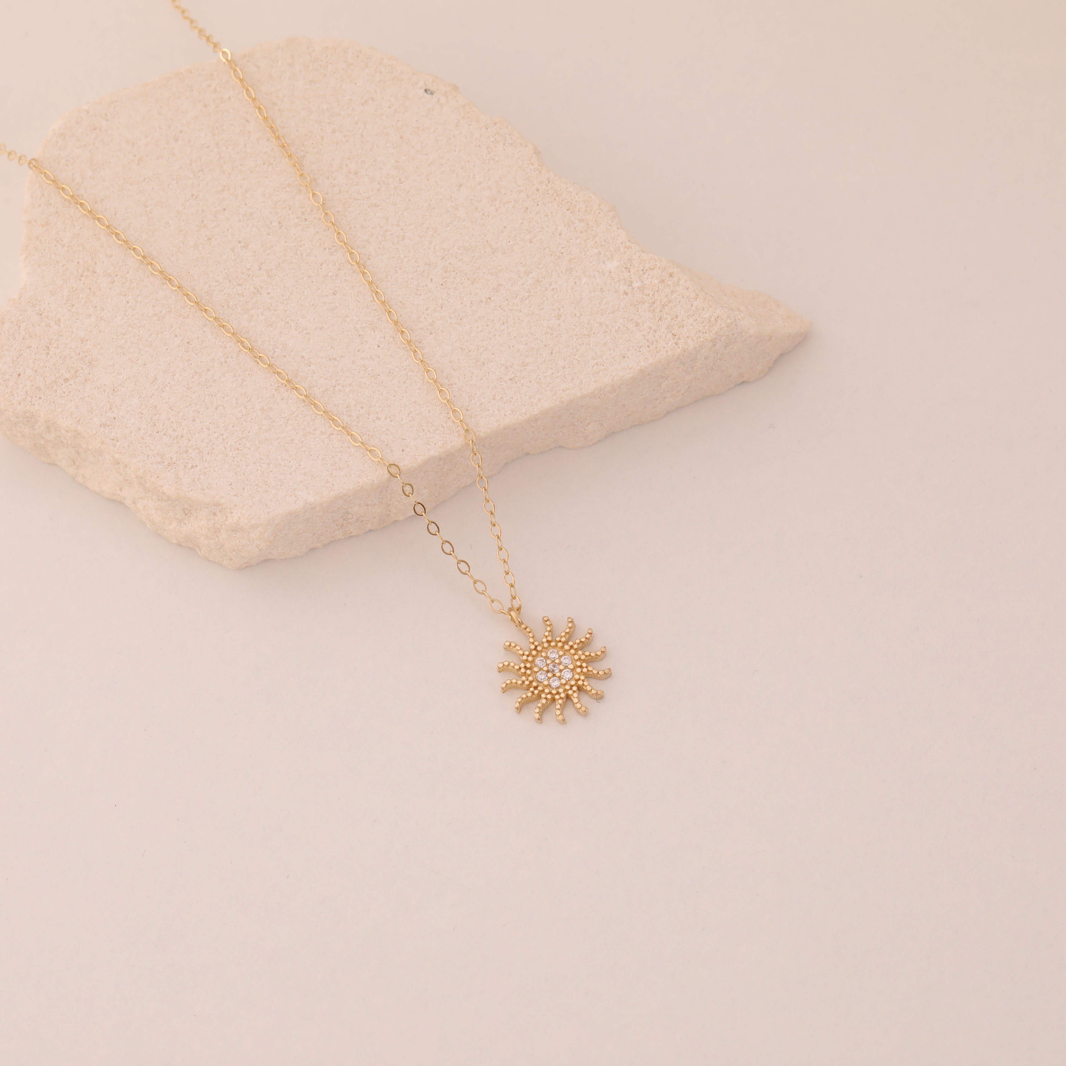 SONNE MIT ZIRKONSTEIN HALSKETTE | 14K GOLD