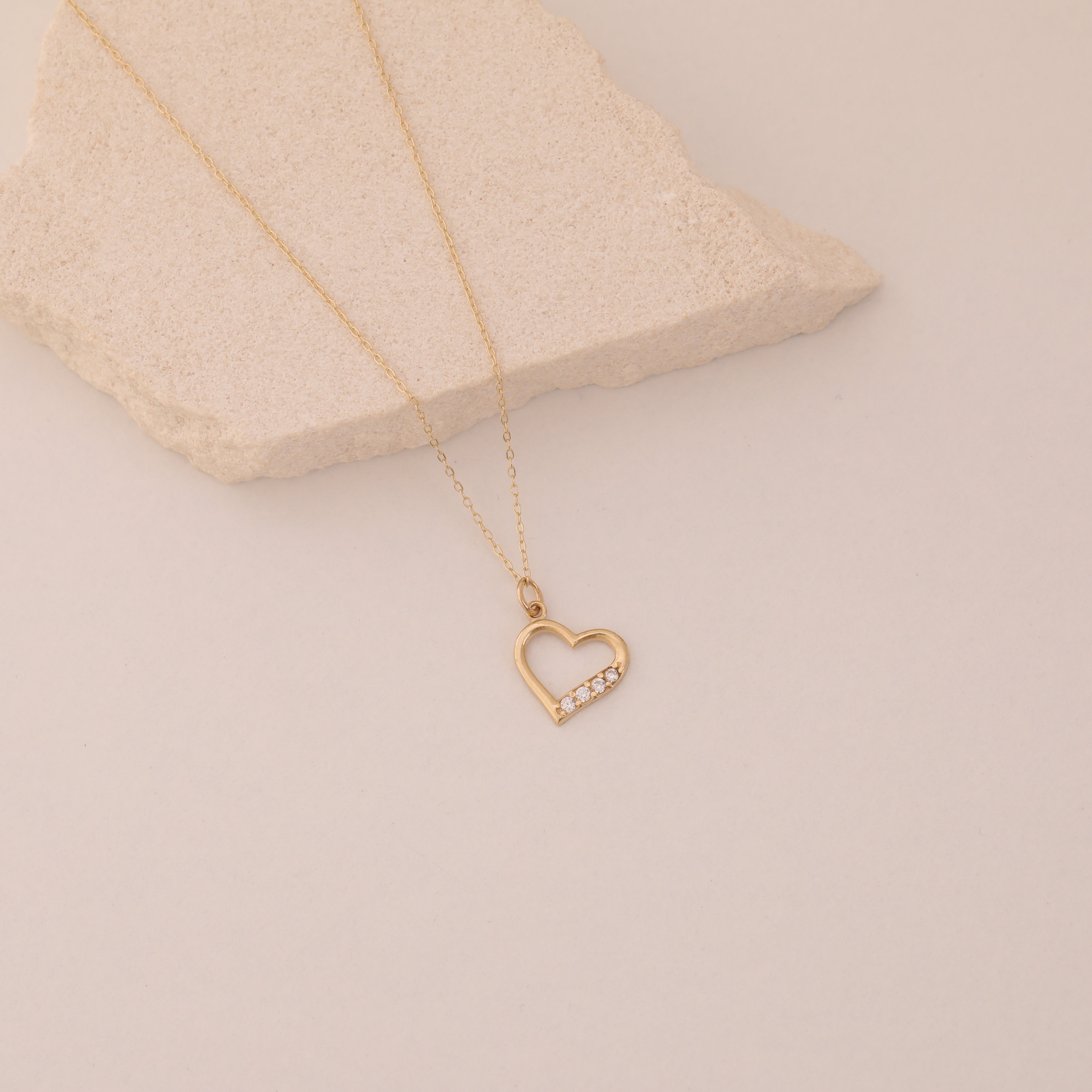 STEINBESSETZTES MINIMALHERZ HALSKETTE | 14K GOLD