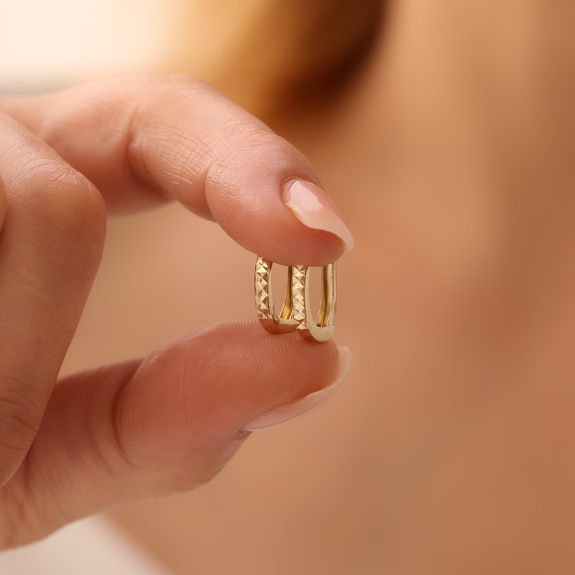 MIT STIFT- UND MUSTERDESIGN OHRRINGE | 14K GOLD