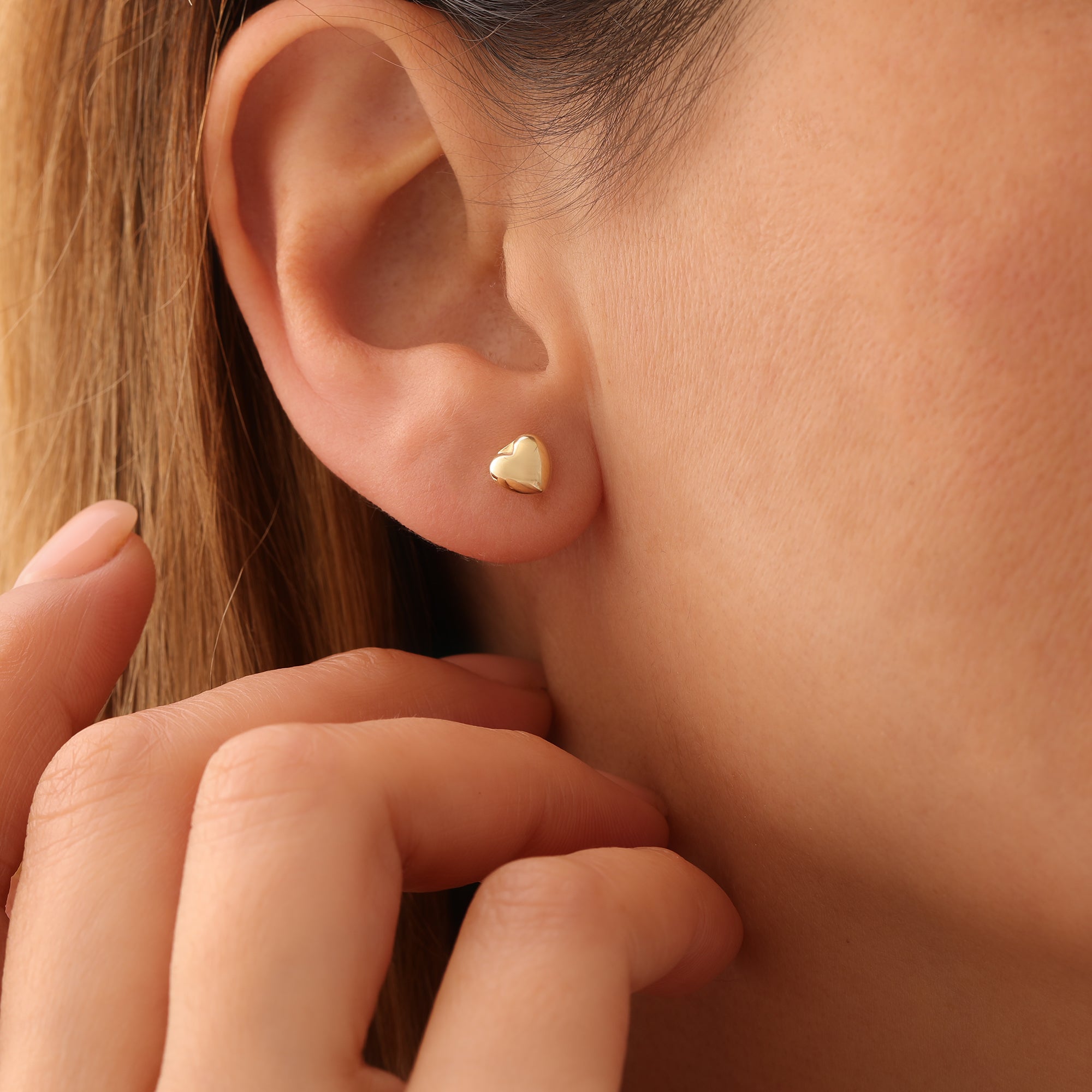 MINIMALE GEWÖLBTE HERZ-OHRRINGE | 14K GOLD