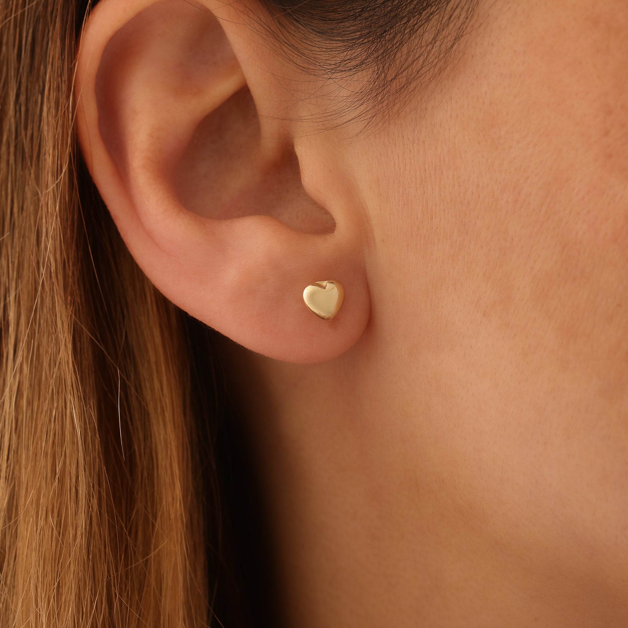 MINIMALE GEWÖLBTE HERZ-OHRRINGE | 14K GOLD