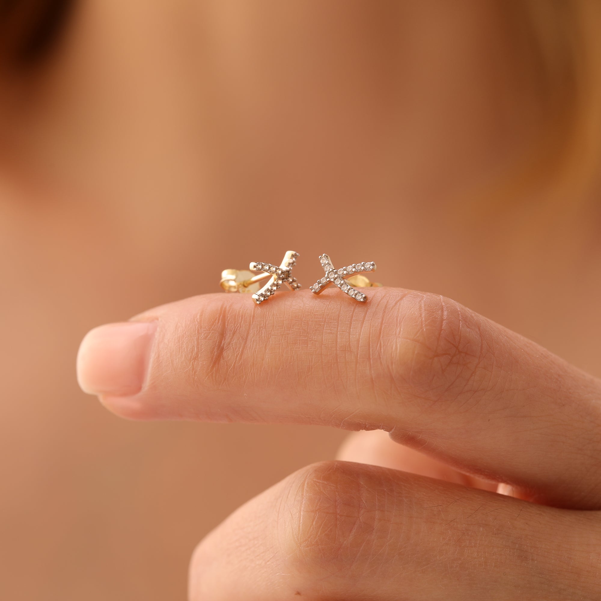 MINIMALE ZIRKONSTEIN-X-OHRRINGE | 14K GOLD
