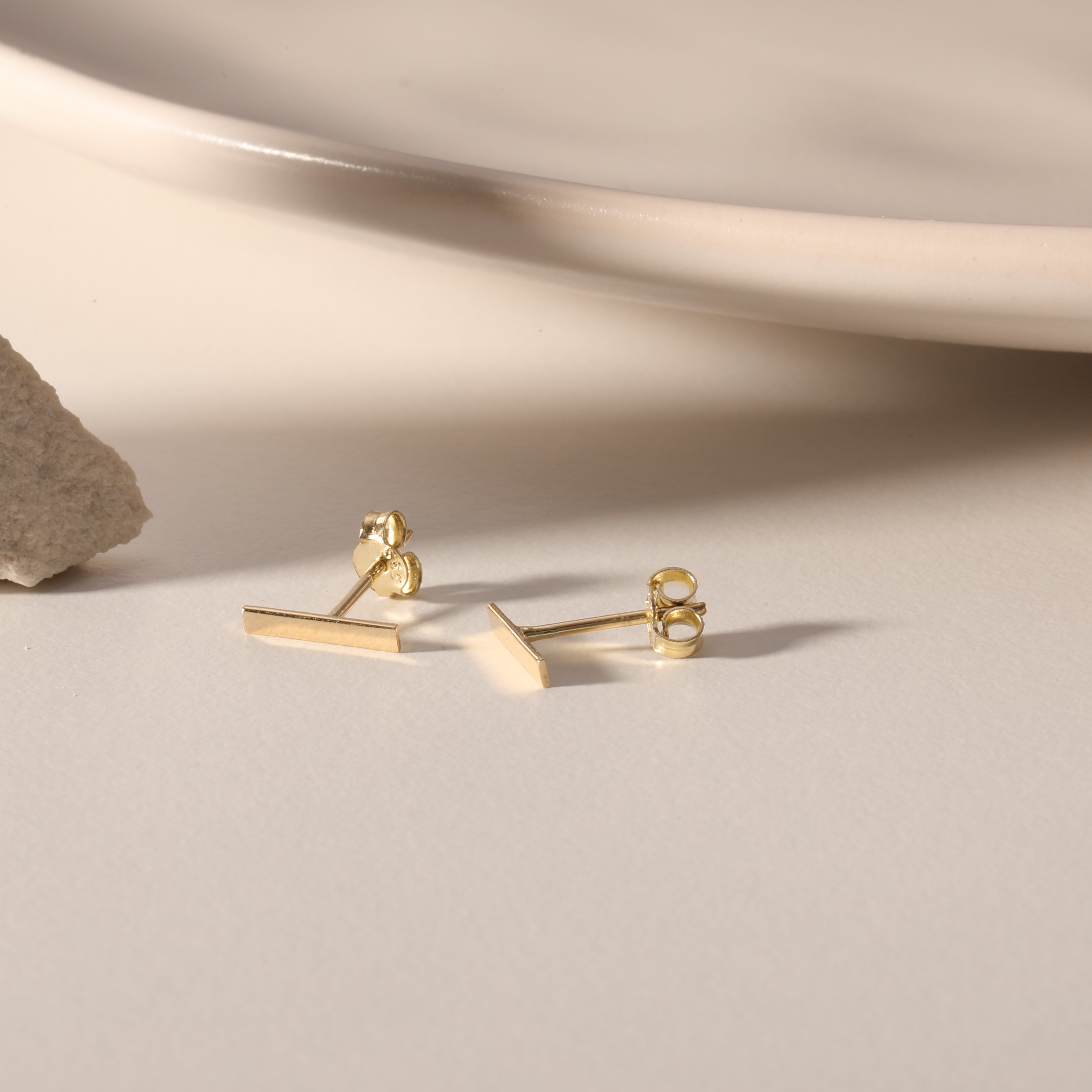 MINIMALE DÜNNE RECHTECKIGE OHRRINGE | 14K GOLD