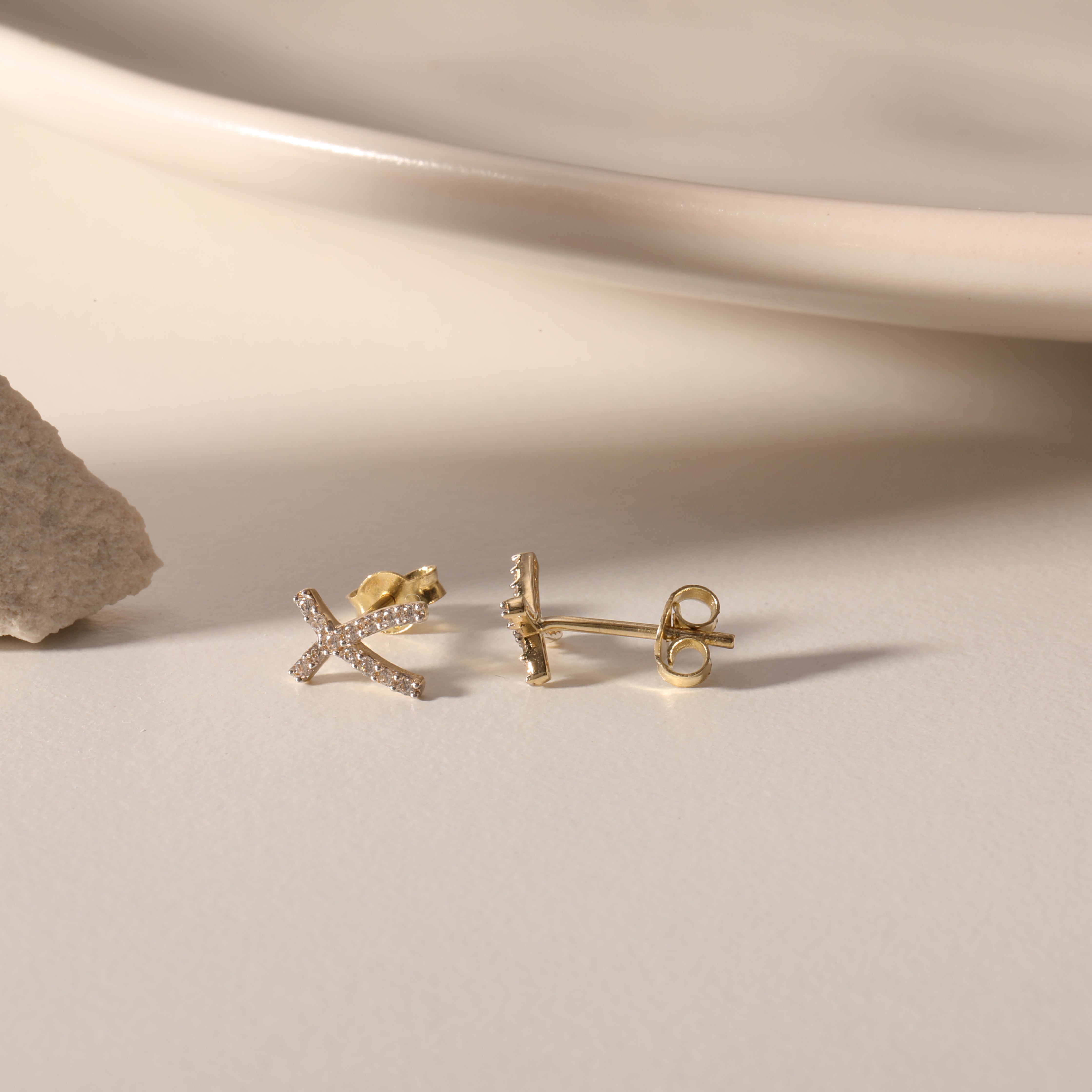 MINIMALE ZIRKONSTEIN-X-OHRRINGE | 14K GOLD