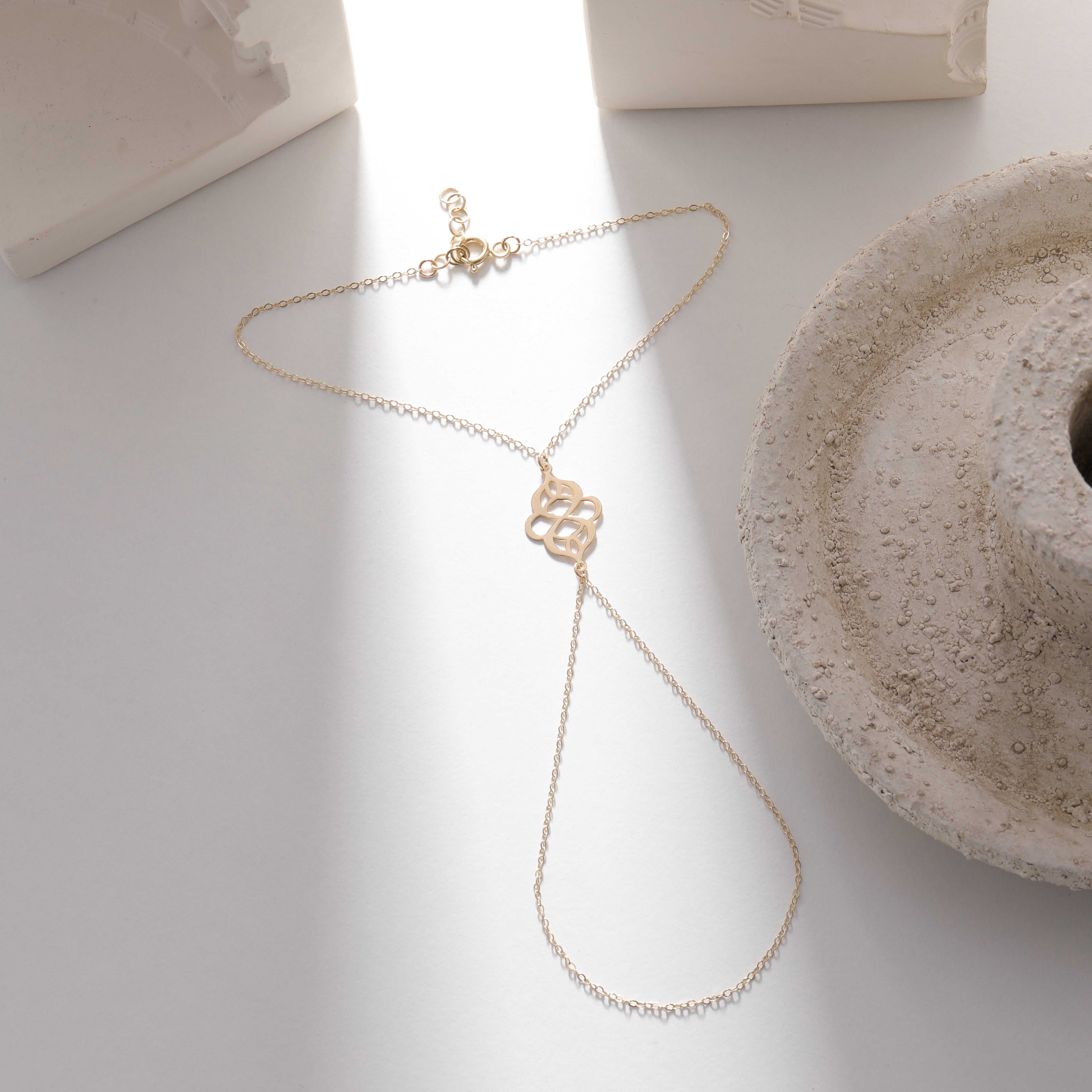 REIHENDE SCHMETTERLINGE HANDKETTE | 14K GOLD