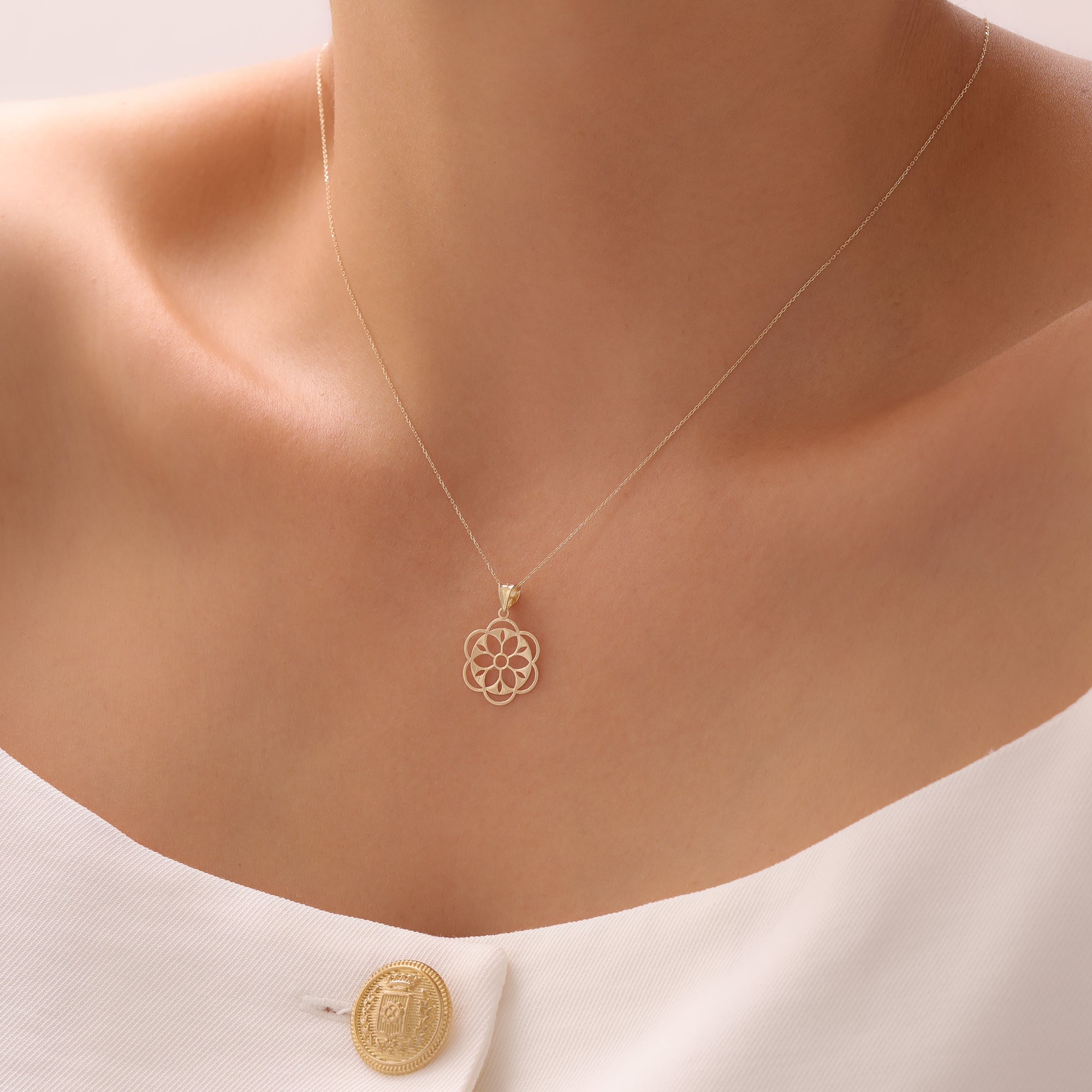 MIT BLUMENMOTIV ANHÄNGER | 14K GOLD