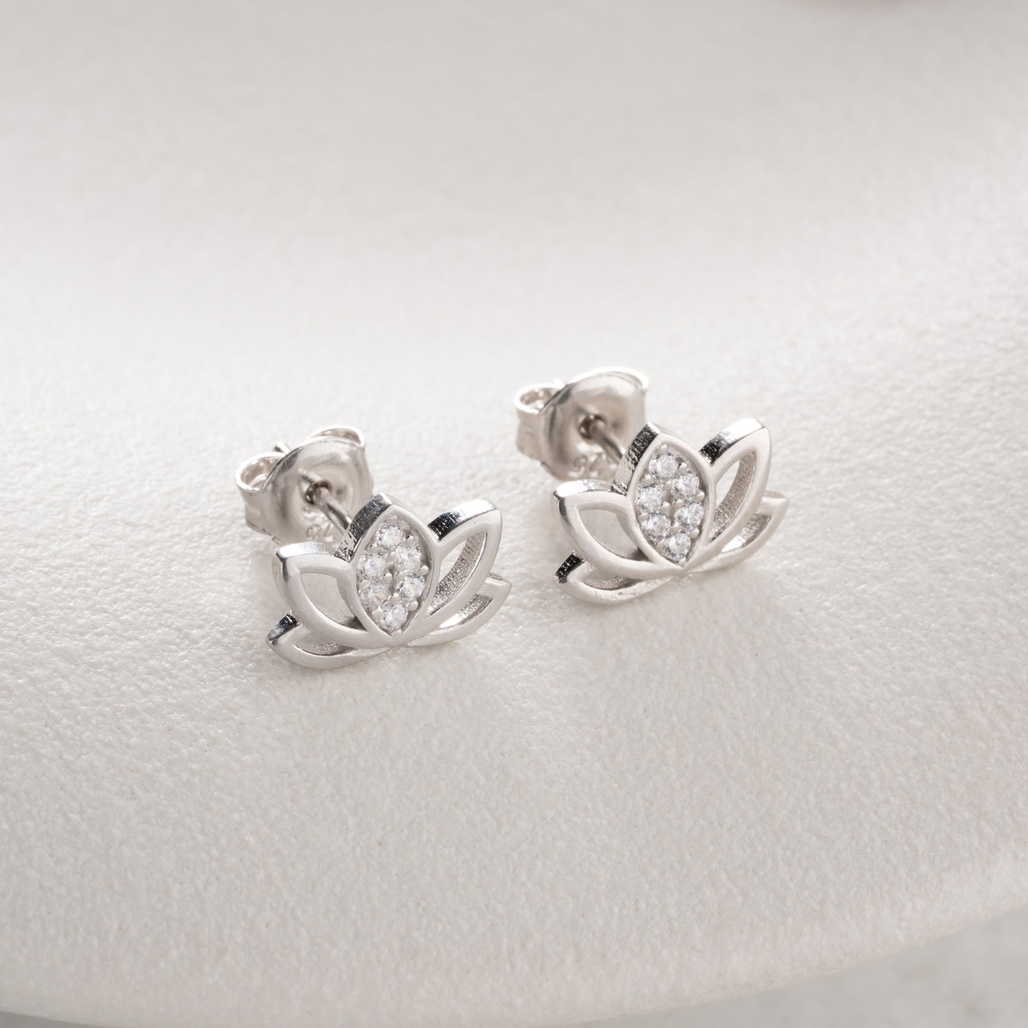 LOTUS MIT STEINEN OHRRINGE | 925 SILBER