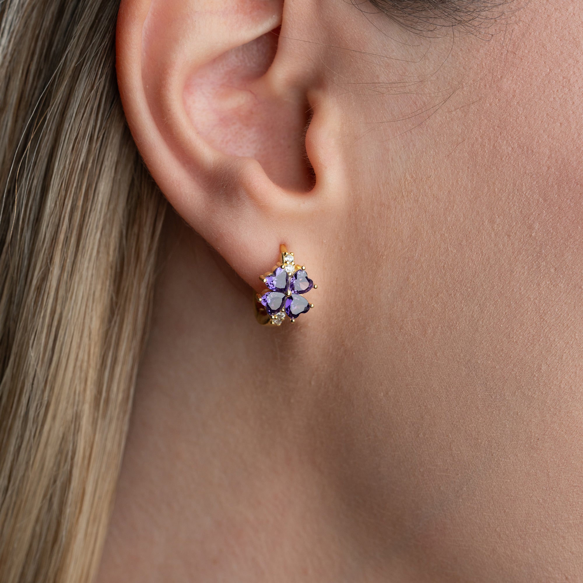 MINIMALISTISCHE BLUME MIT LILA STEIN OHRRINGE | 925 SILBER