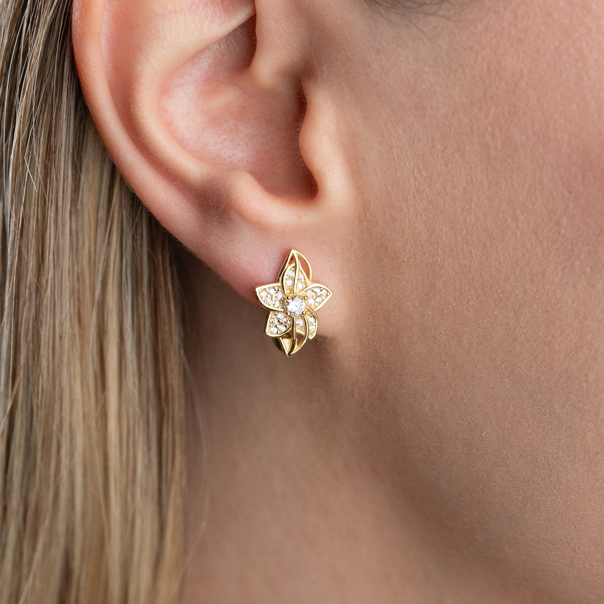 MINIMALISTISCHE BLUME MIT
OHRRINGE | 925 SILBER