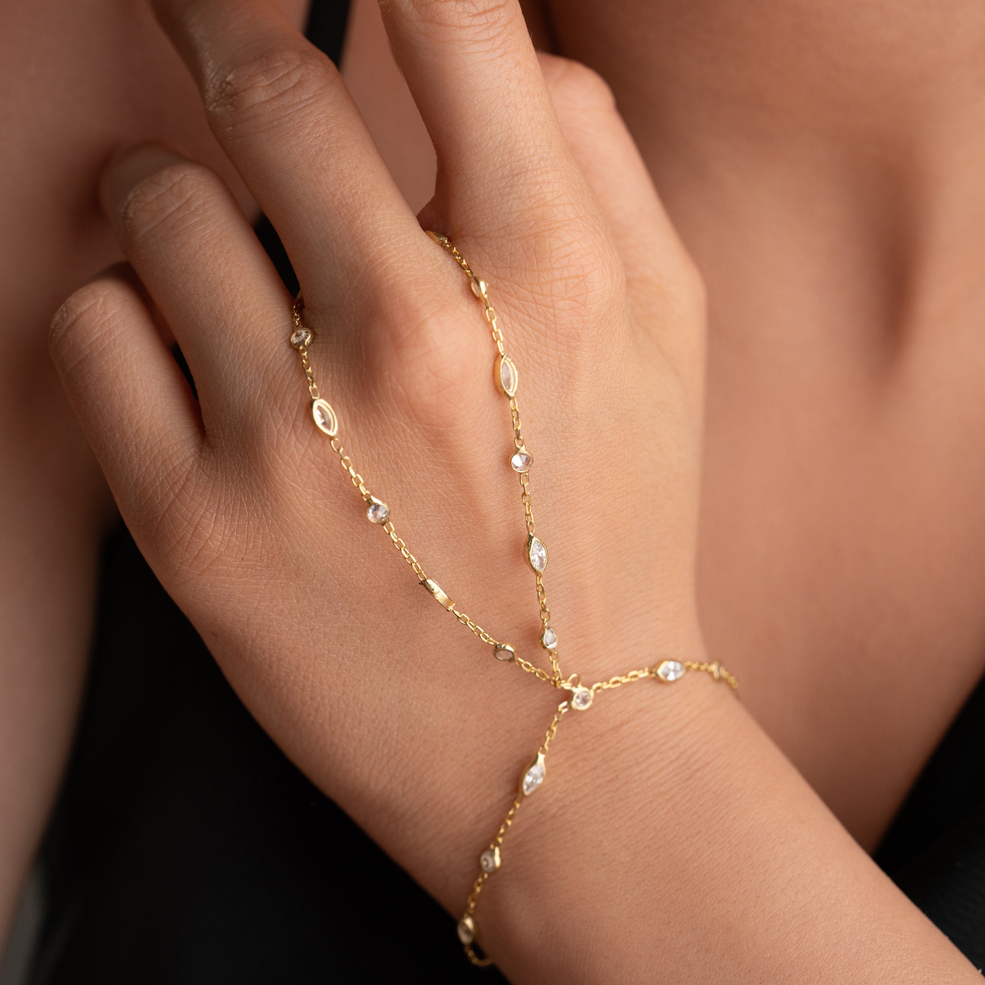 MIT MEHREREN STEINEN
HANDKETTE | 925 SILBER