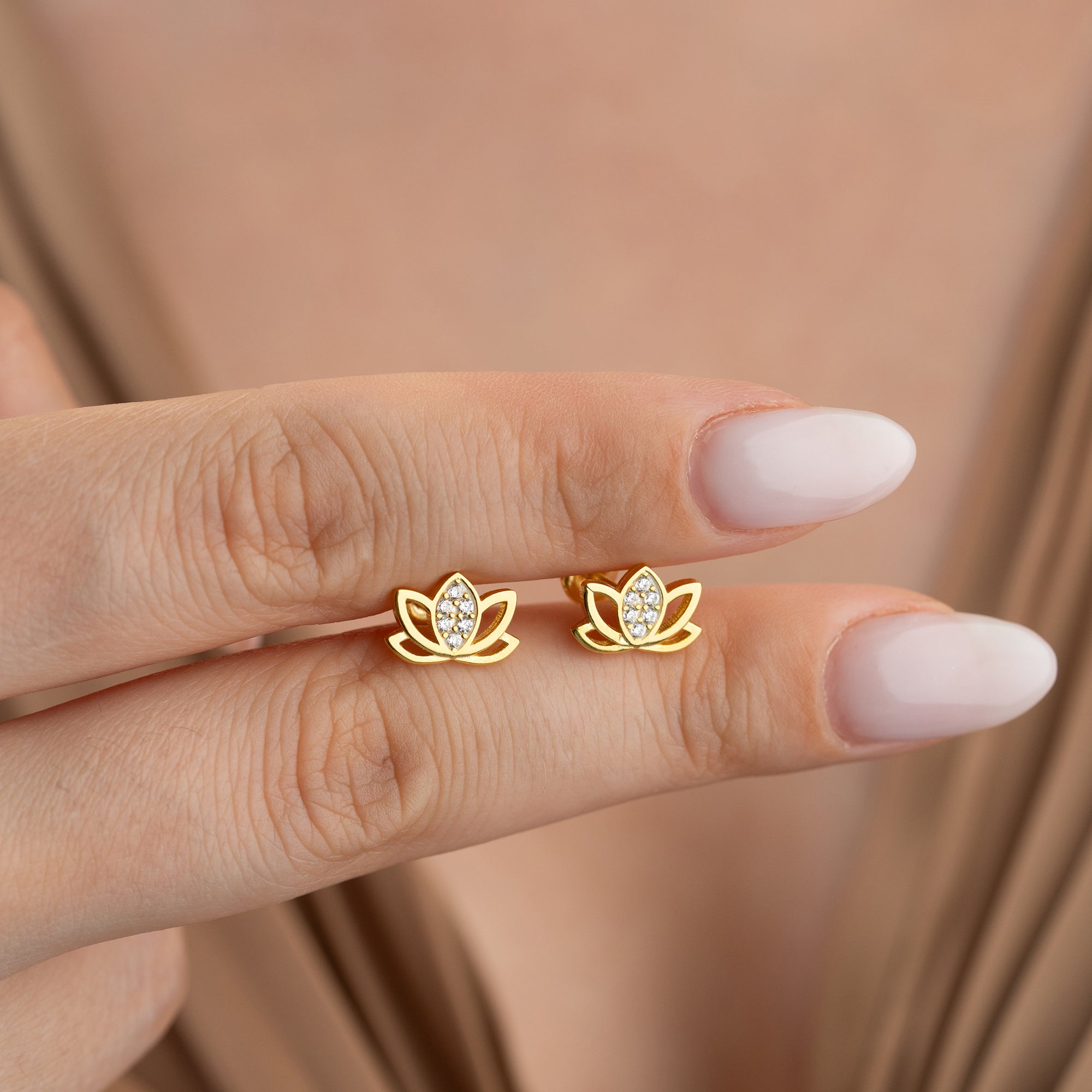 LOTUS GOLD MIT STEINEN OHRRINGE | 925 SILBER