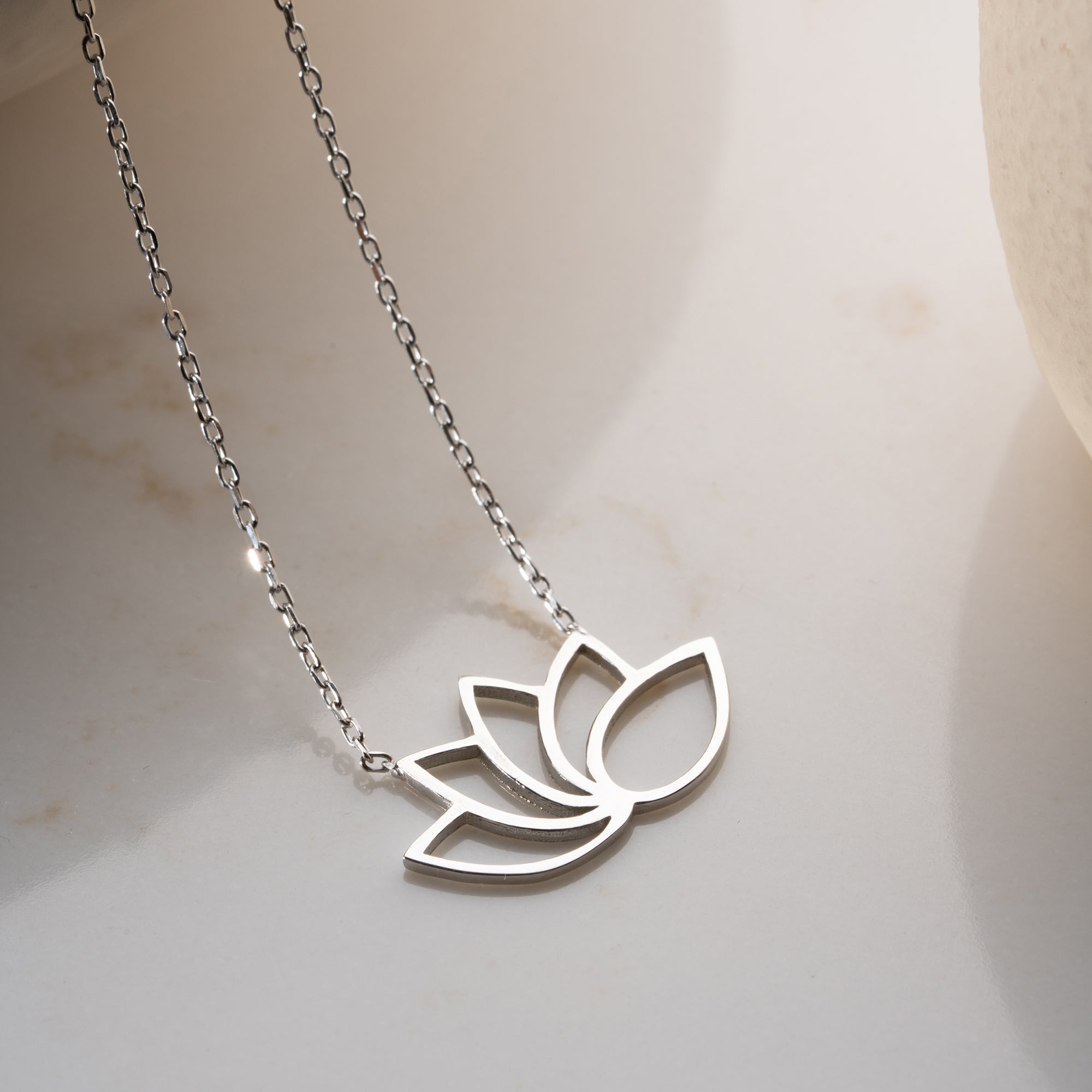 BASIC LOTUS NECKLACE | 925 SILVER