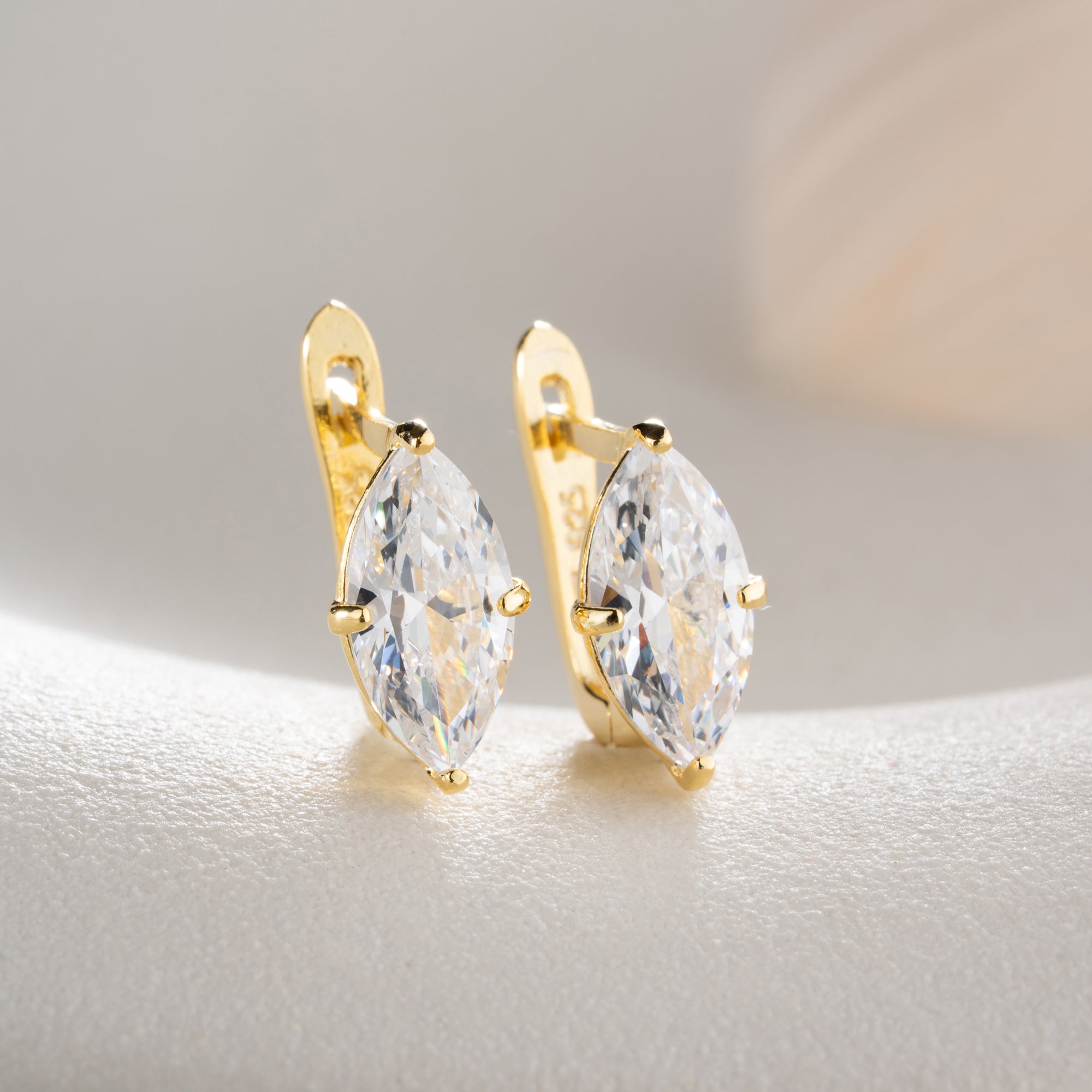 MINIMALISTISCH MIT MARQUISE-STEIN GOLD OHRRINGE | 925 SILBER