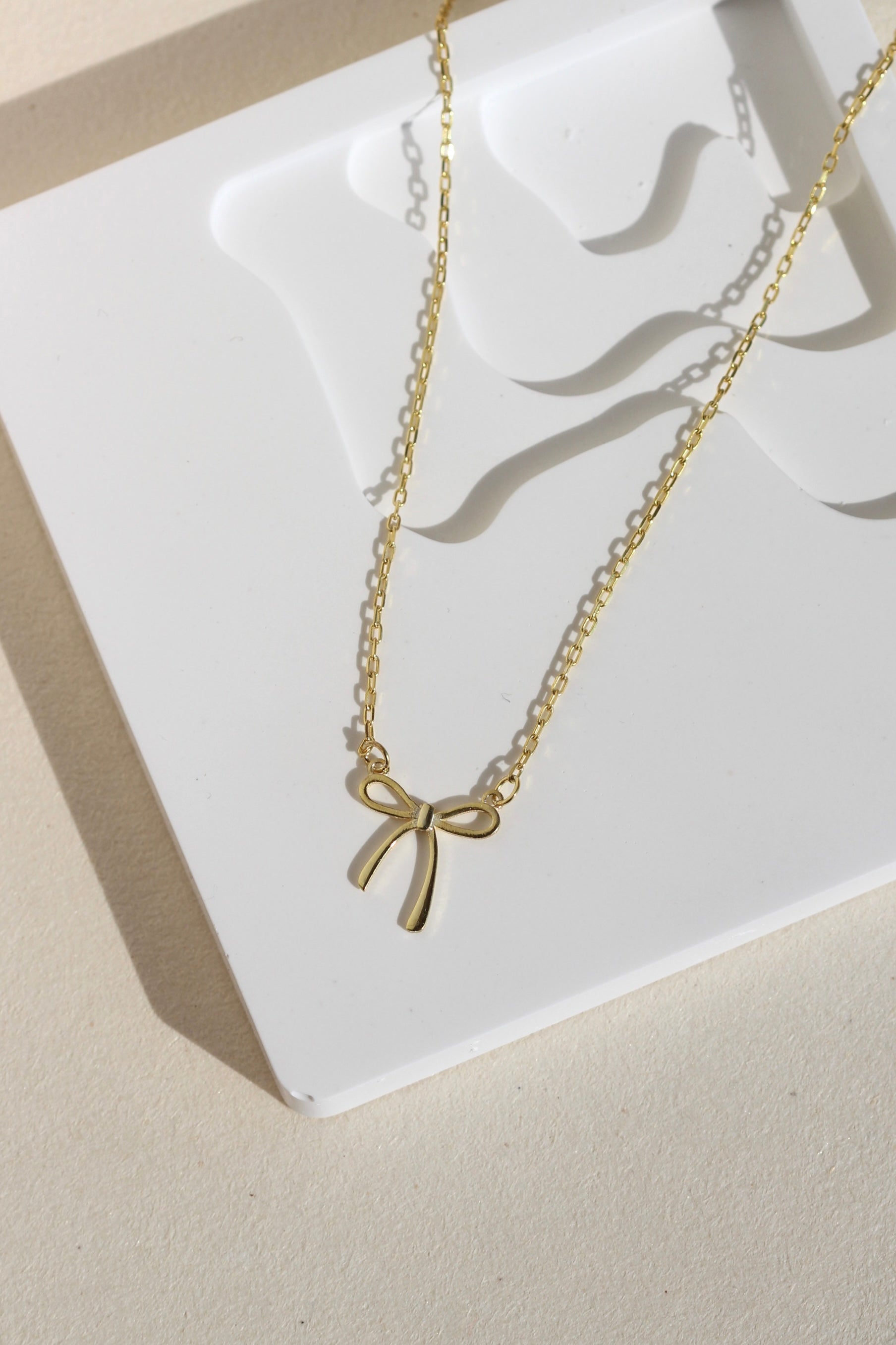 MINIMAL BOW NECKLACE (9000029159767)