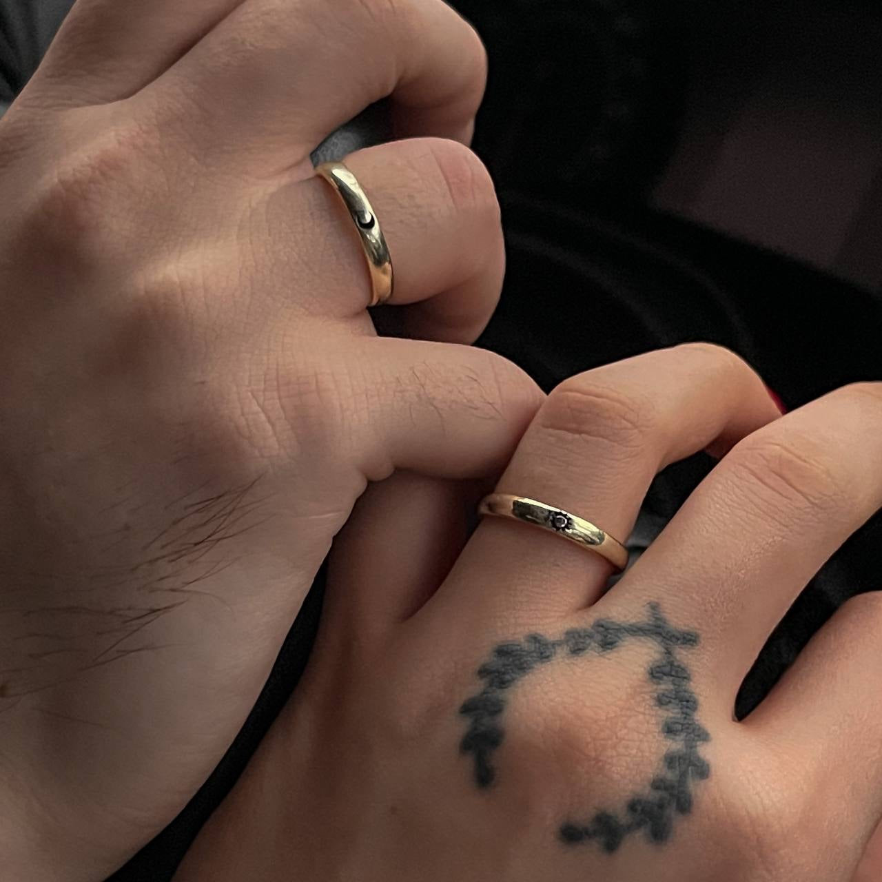 Der Preis gilt für zwei Ringe.
Es handelt sich um ein Unisex-Produkt und ist sowohl für Männer als auch für Frauen geeignet.
Sie können den Mond und die Sonne im Bild auswählen, Sie können die Sonne für beide Ringe, den Mond für beide Ringe oder unterschi (8556811714903)