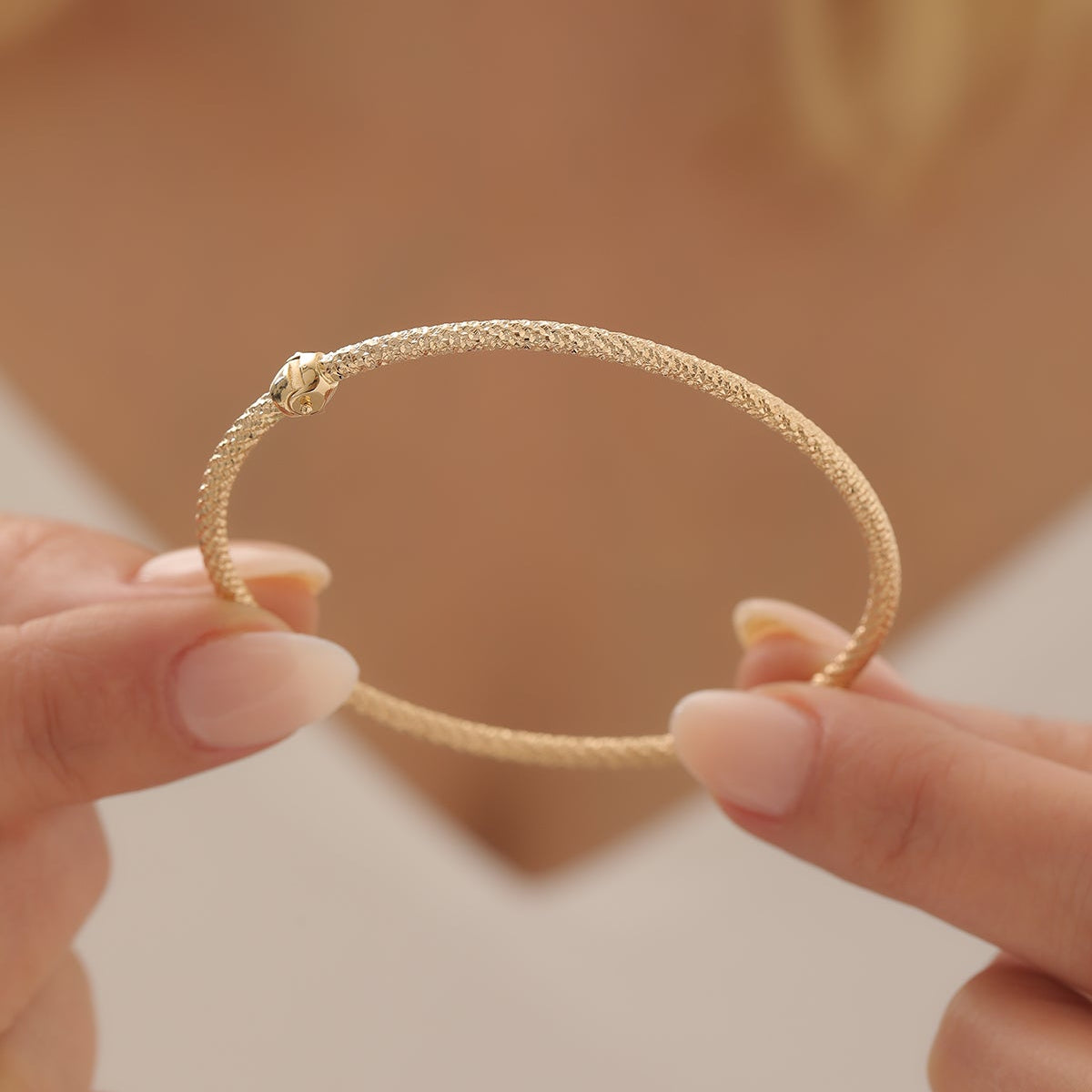 BOMBIERT MIT GLITZEREFFEKT HANDSCHELLENARMBAND | 14K GOLD
