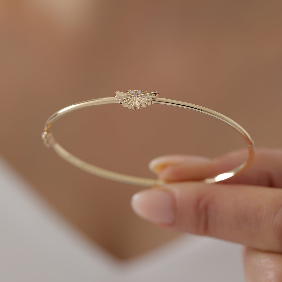 MIT SONNENUNTERGANGS-DETAIL HANDSCHELLENARMBAND | 14K GOLD
