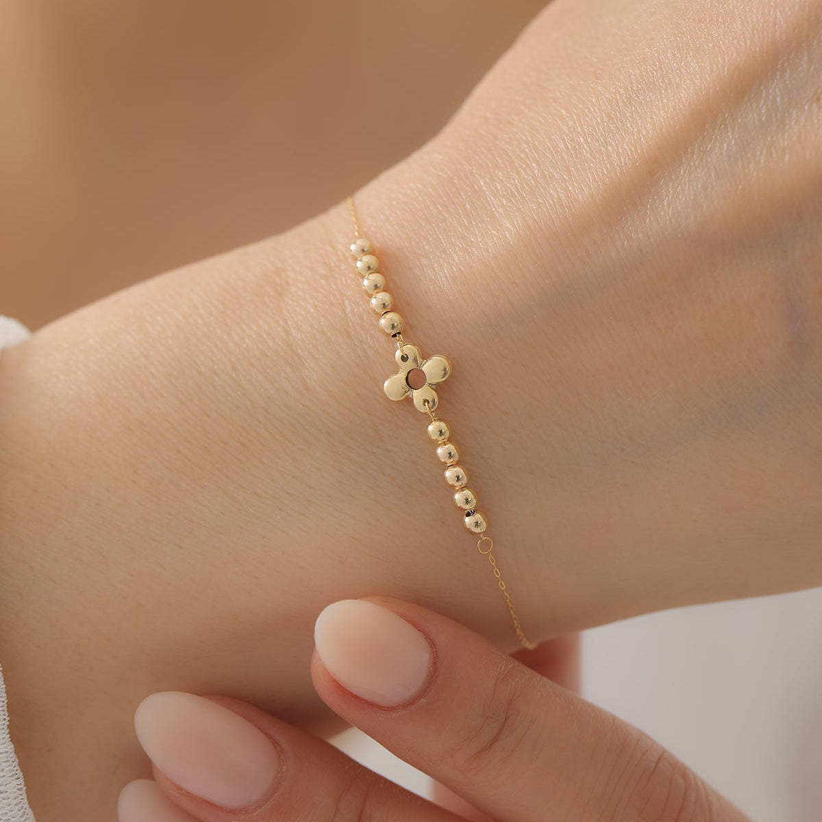 GLÄNZENDE REIHENKUGELN MIT KLEEBLATT-BLUMENMOTIV ARMKETTE | 14K GOLD