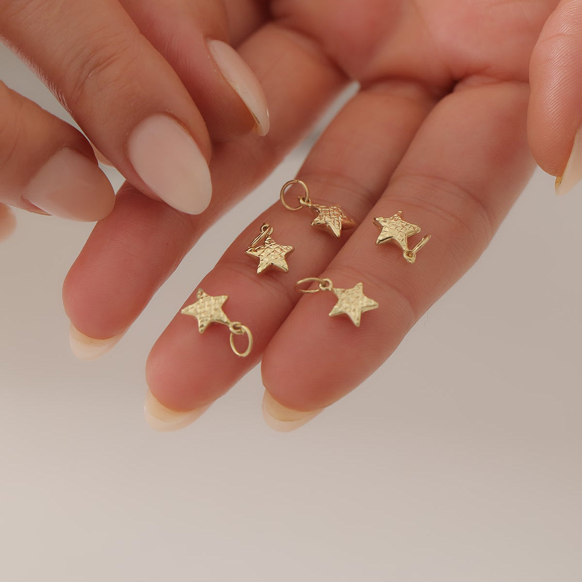 STERNE MIT GRAVUR-ANHÄNGER | 14K GOLD