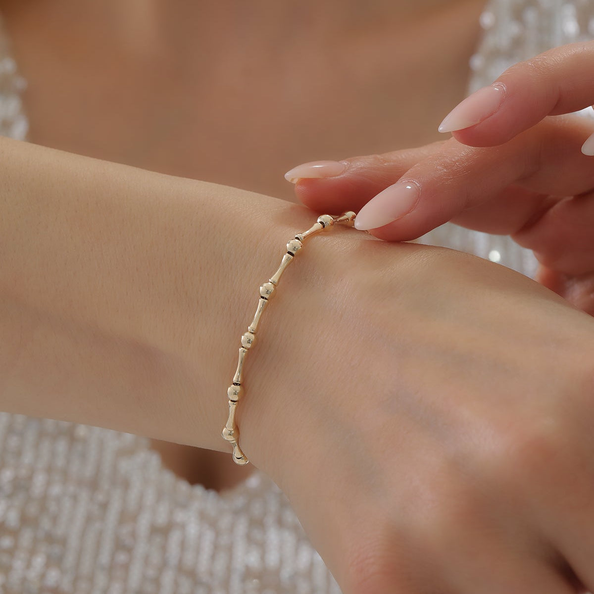 GOLD GLÄNZENDES KUGELDESIGN MIT KNOCHEN-OPTIK ARMKETTE | 14K GOLD