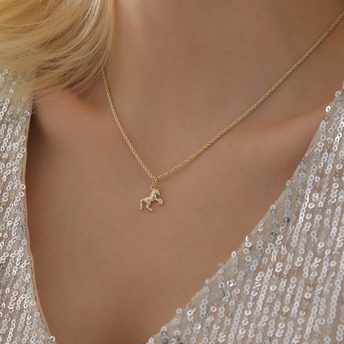 SYMBOL FÜR KRAFT FREIHEIT UND ELEGANZ DAS PFERD-ANHÄNGER | 14K GOLD