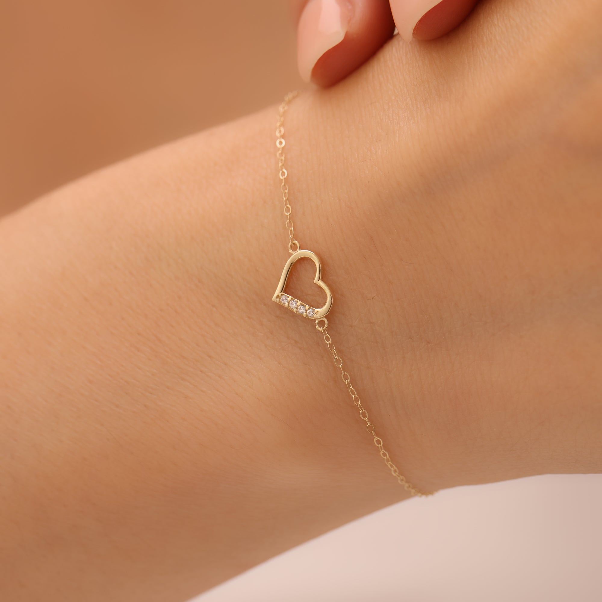MINIMALISTISCHES HERZ MIT VIER ZIRKONIA-STEINEN ARMKETTE | 14K GOLD