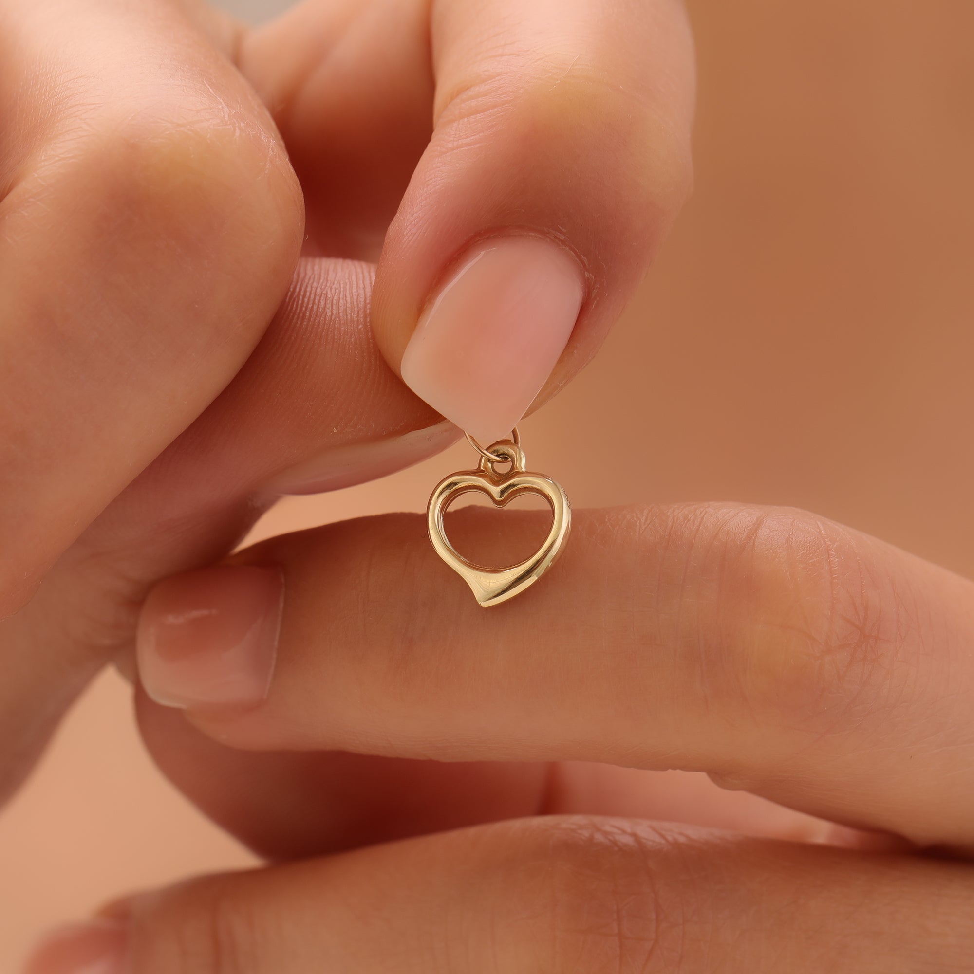 MINIMAL ELEGANTES HOHLES HERZ-ANHÄNGER | 14K GOLD