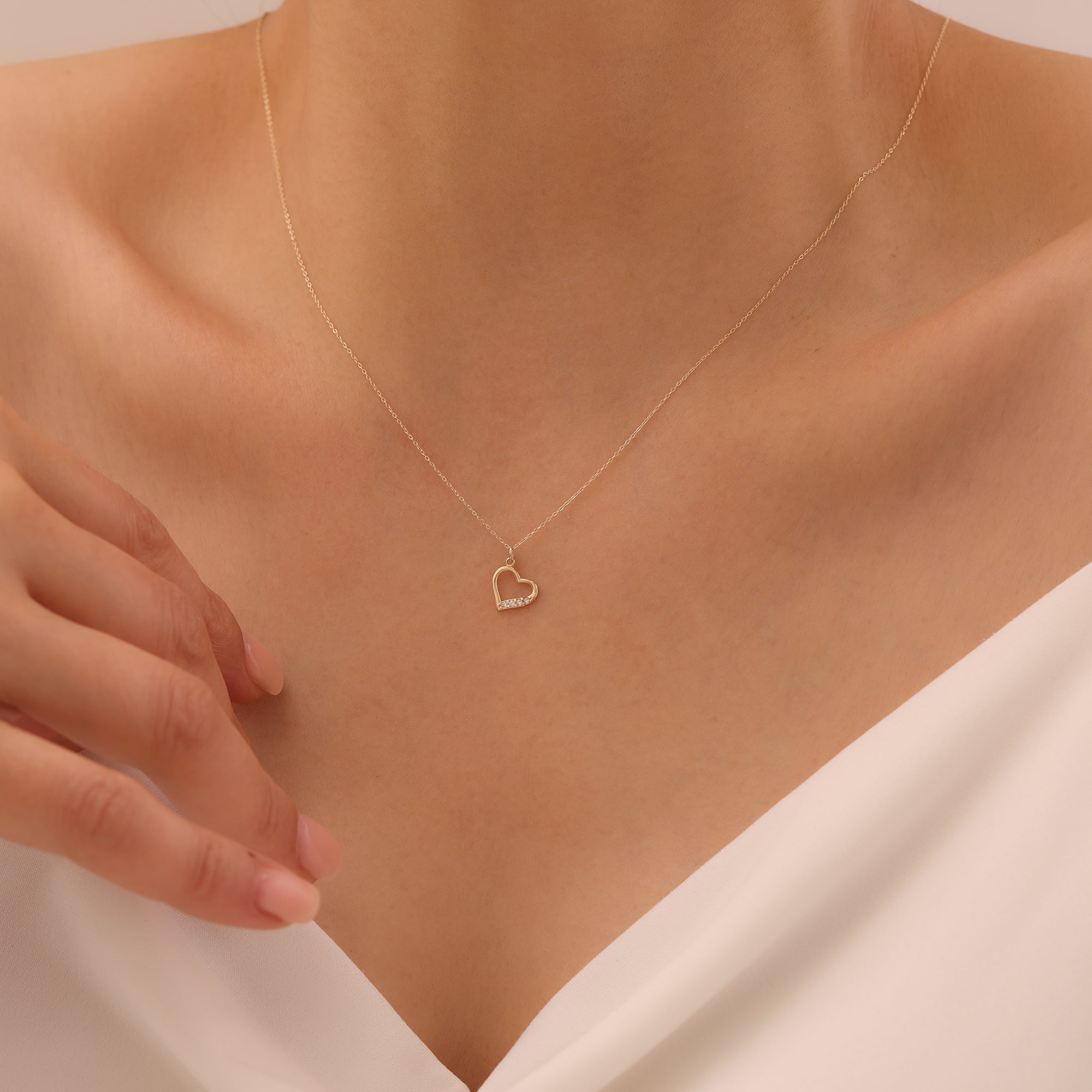 STEINBESSETZTES MINIMALHERZ HALSKETTE | 14K GOLD