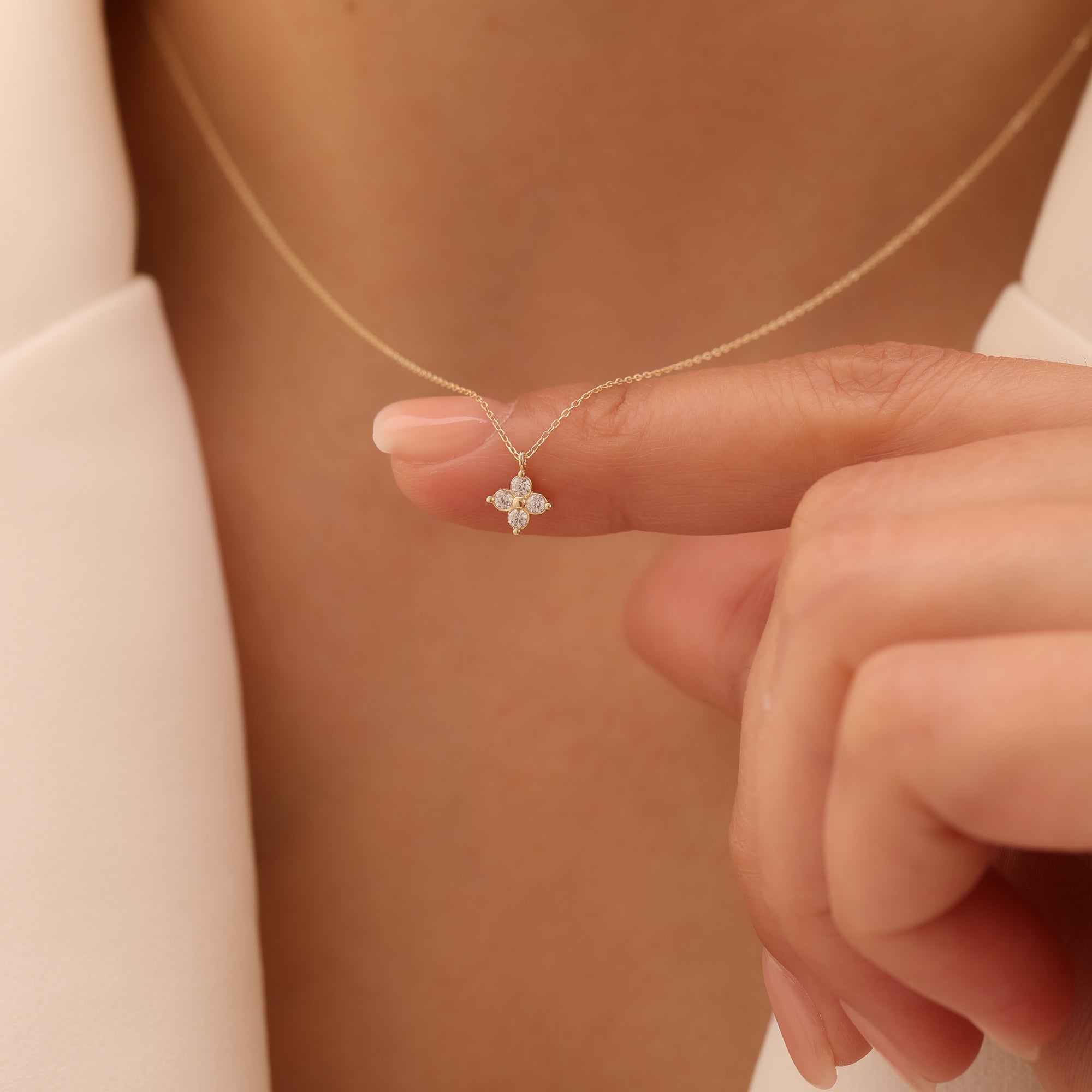 ELEGANTE BLUME MIT ZIRKONSTEIN HALSKETTE | 14K GOLD