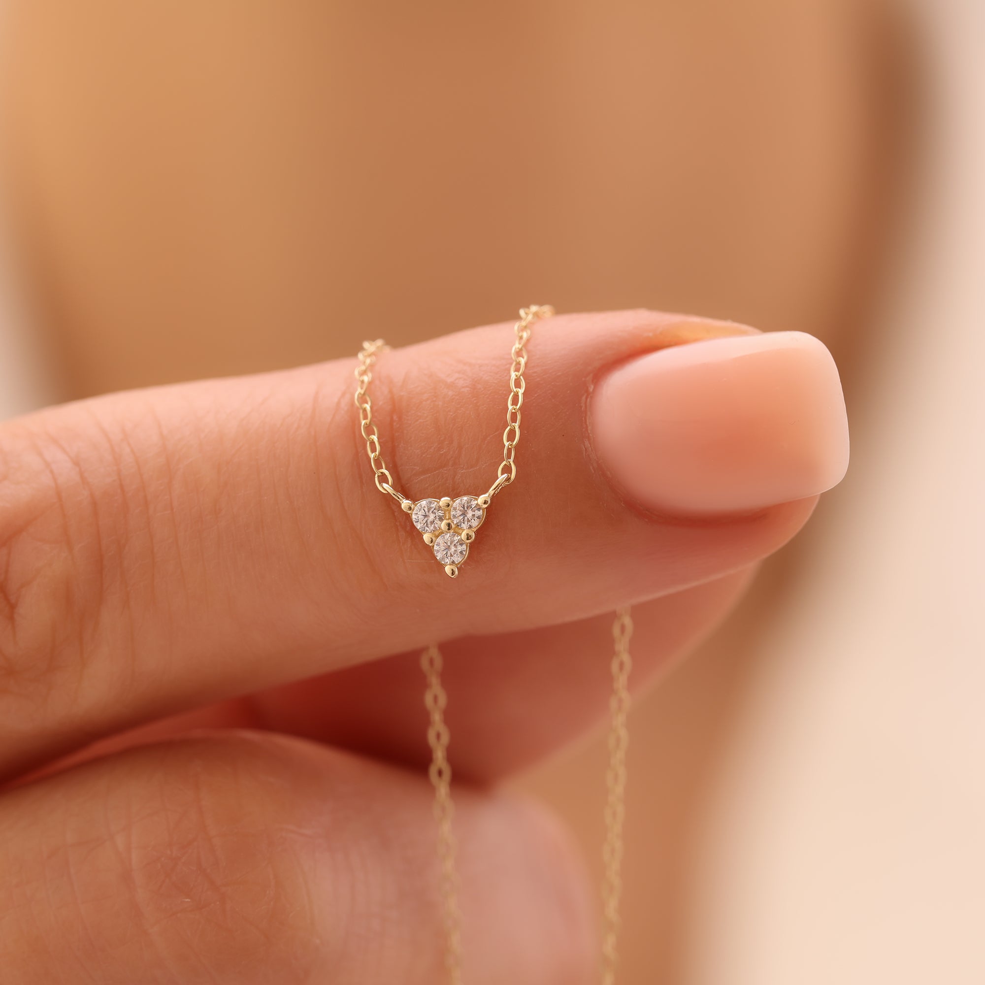 MINIMALISTISCHES DREIECK MIT ZIRKONSTEIN HALSKETTE | 14K GOLD