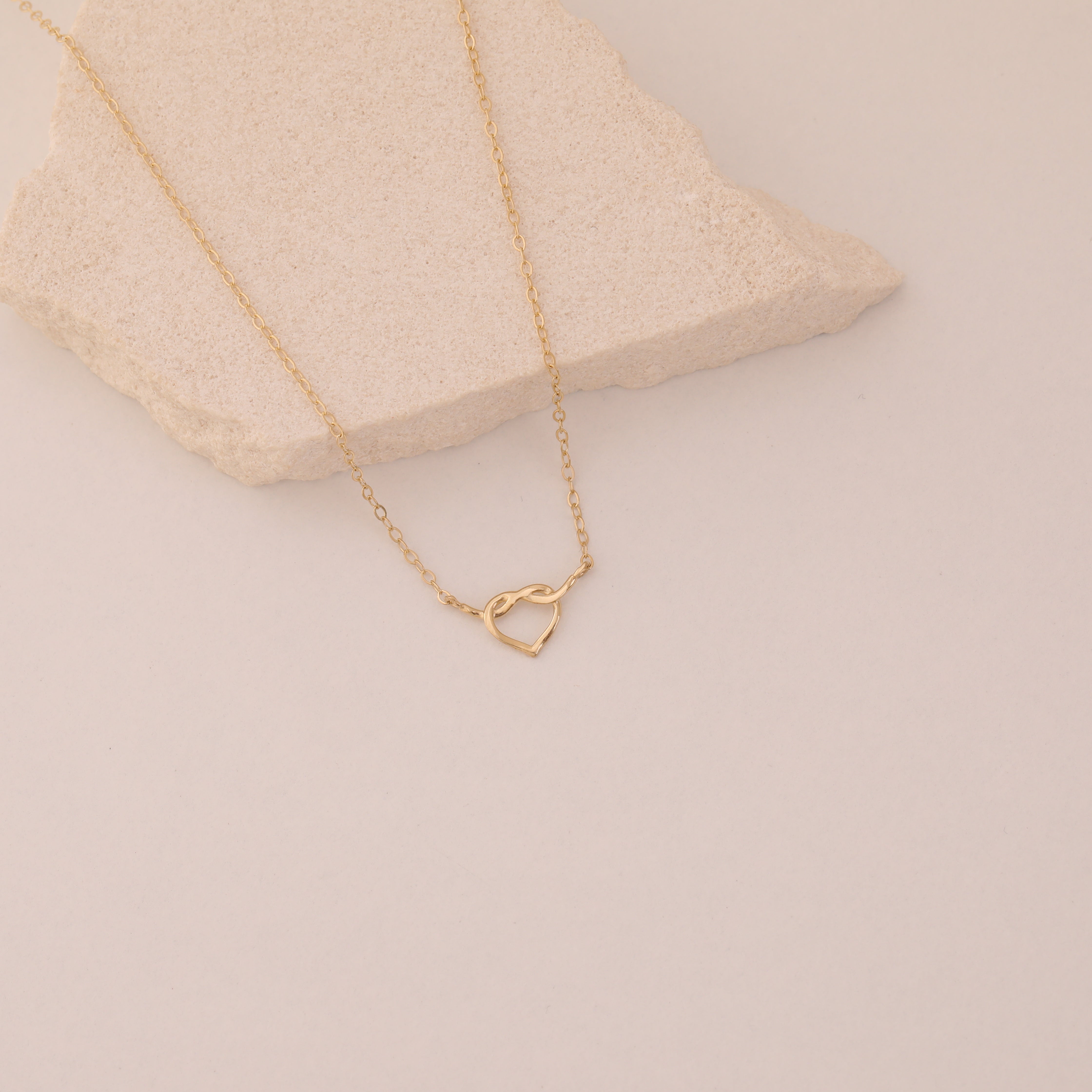 MINIMALHERZ-KNOTEN HALSKETTE | 14K GOLD