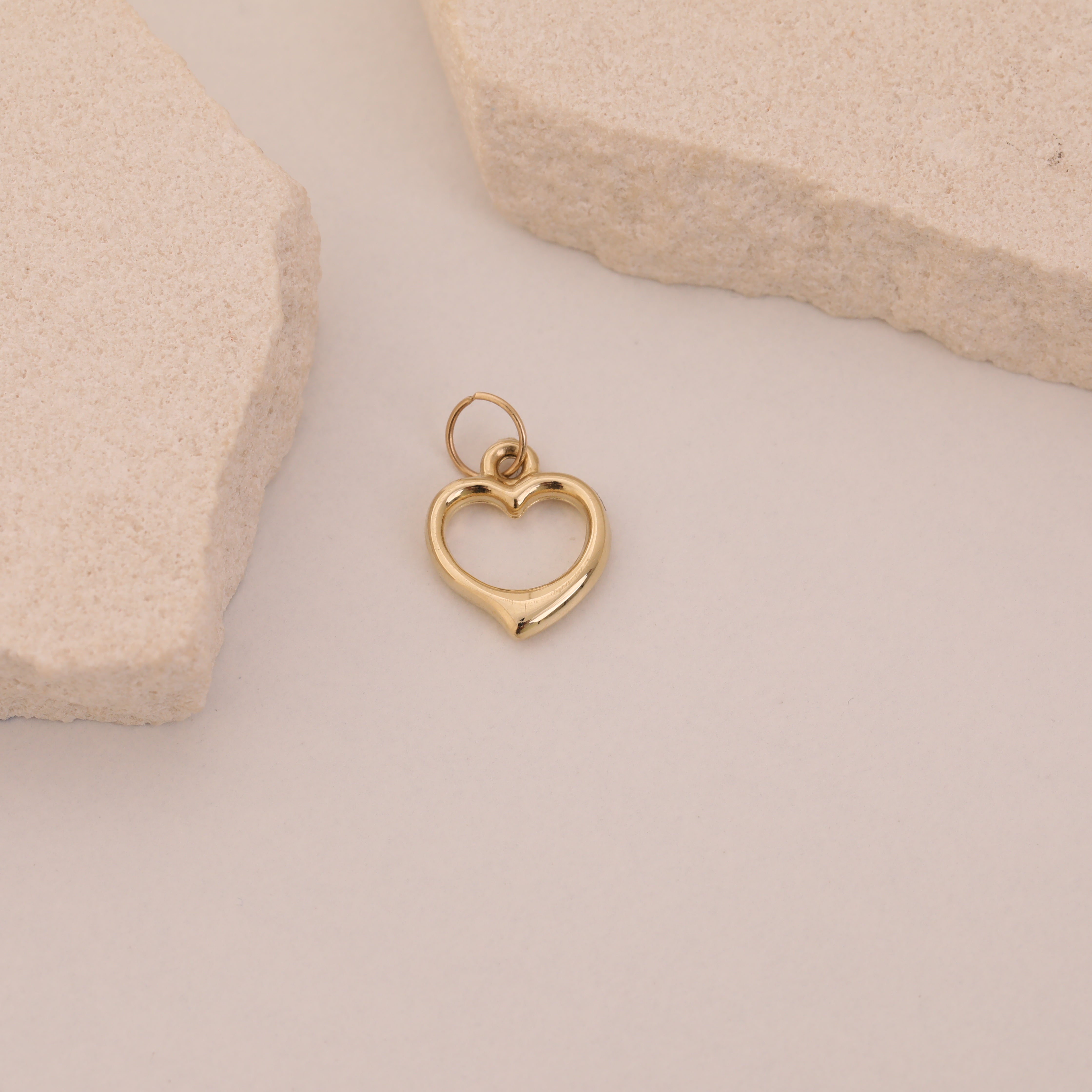 MINIMAL ELEGANTES HOHLES HERZ-ANHÄNGER | 14K GOLD
