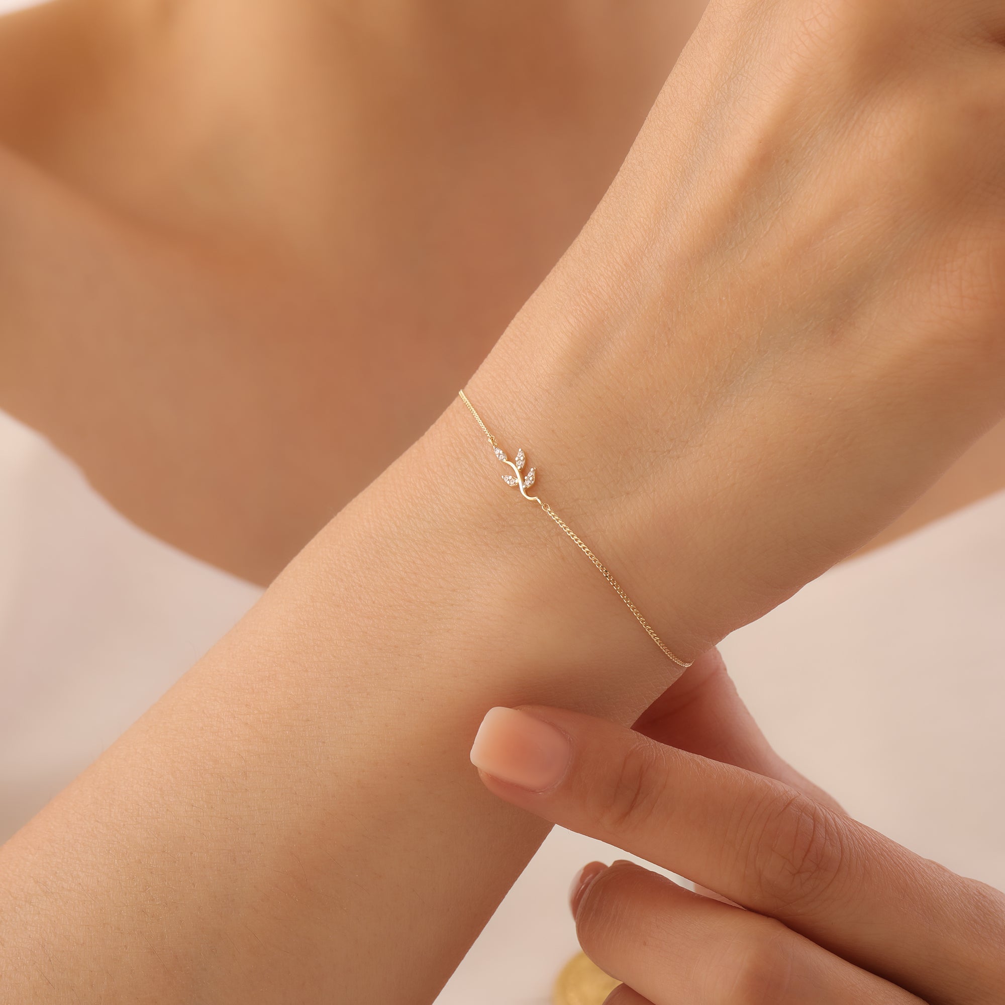 ZIRKONIA-STEINBESETZTER ELEGANTER ZWEIG TRIEB ARMKETTE | 14K GOLD