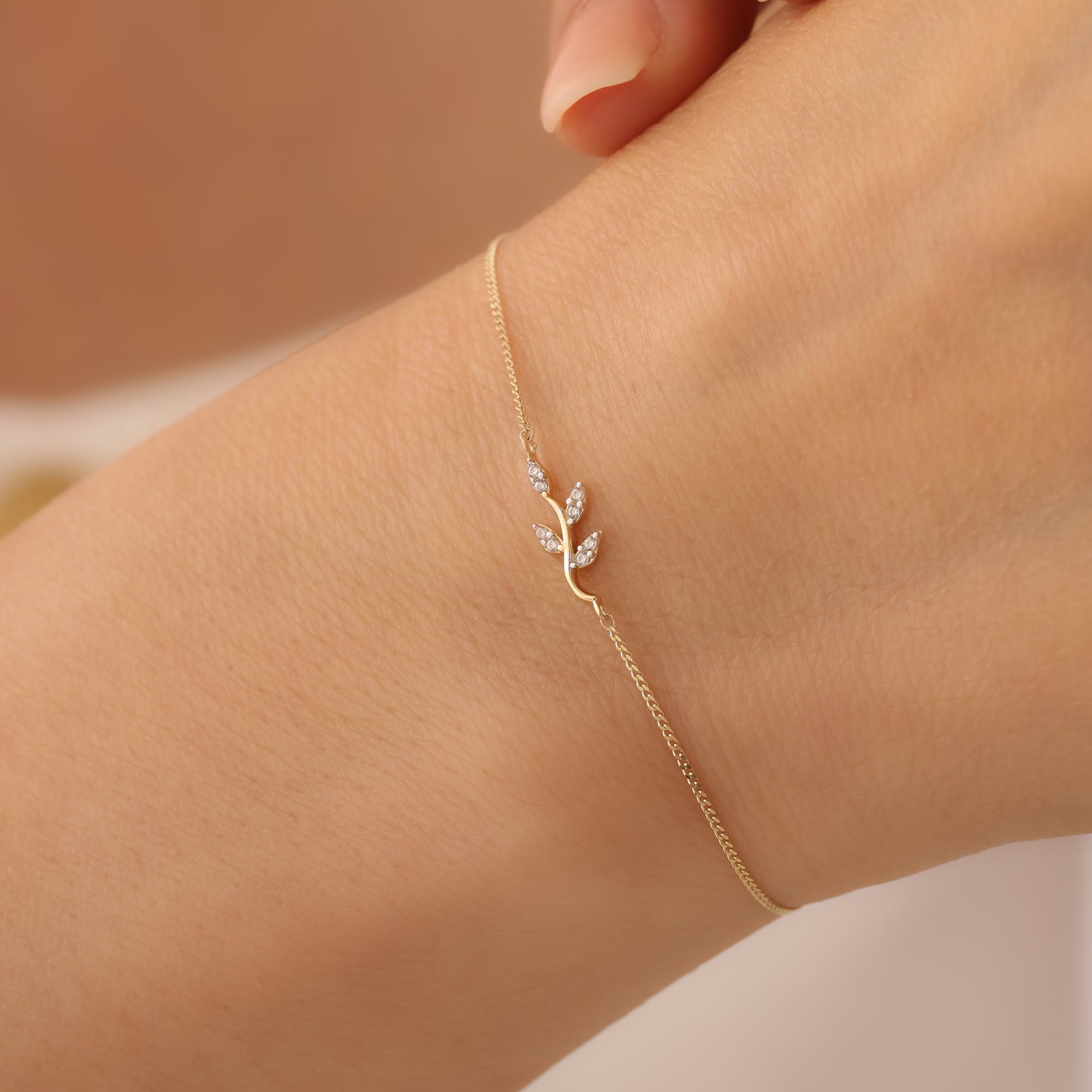 ZIRKONIA-STEINBESETZTER ELEGANTER ZWEIG TRIEB ARMKETTE | 14K GOLD