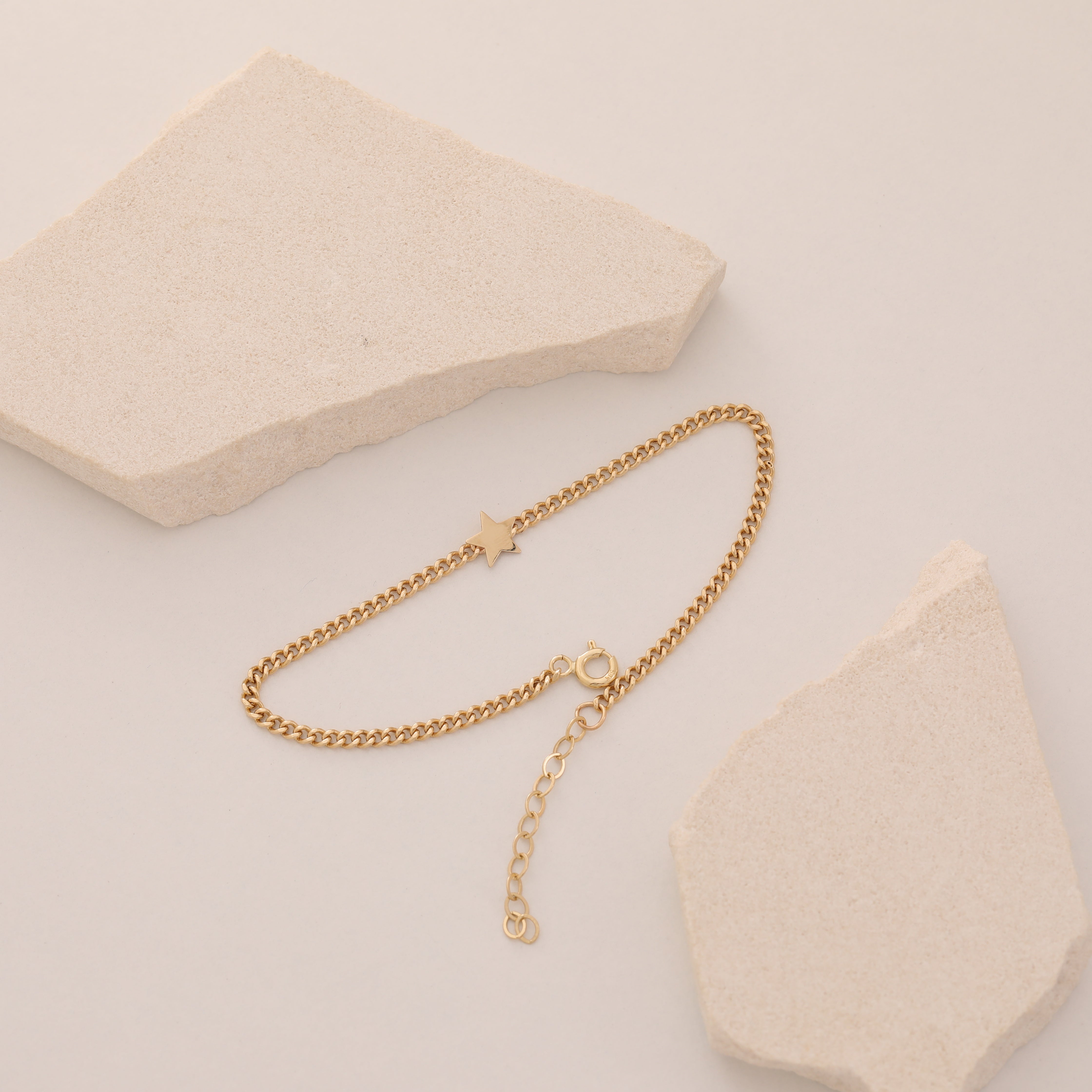 MINIMALE KETTE MIT STERN-ANHÄNGER ARMKETTE | 14K GOLD