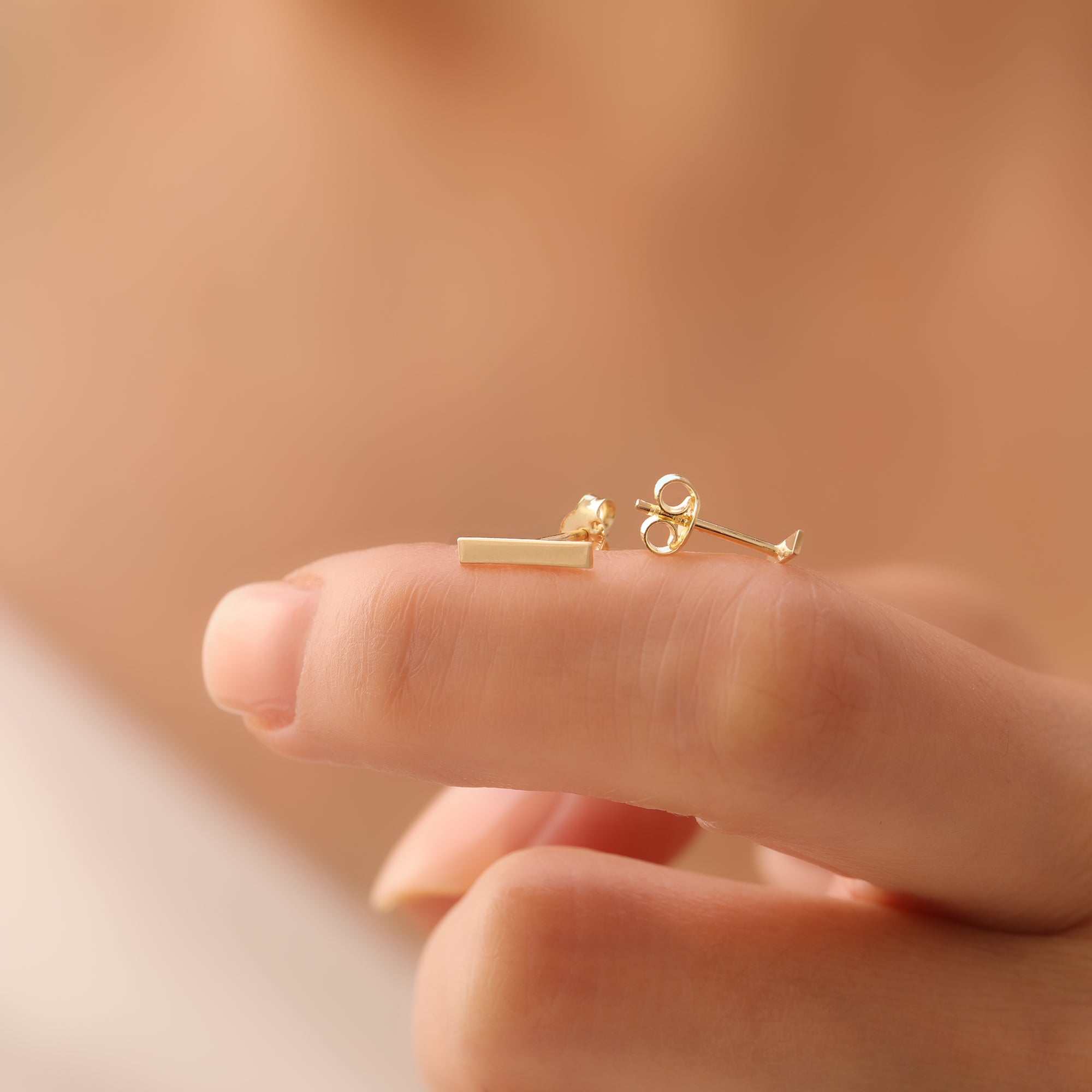 MINIMALE DÜNNE RECHTECKIGE OHRRINGE | 14K GOLD
