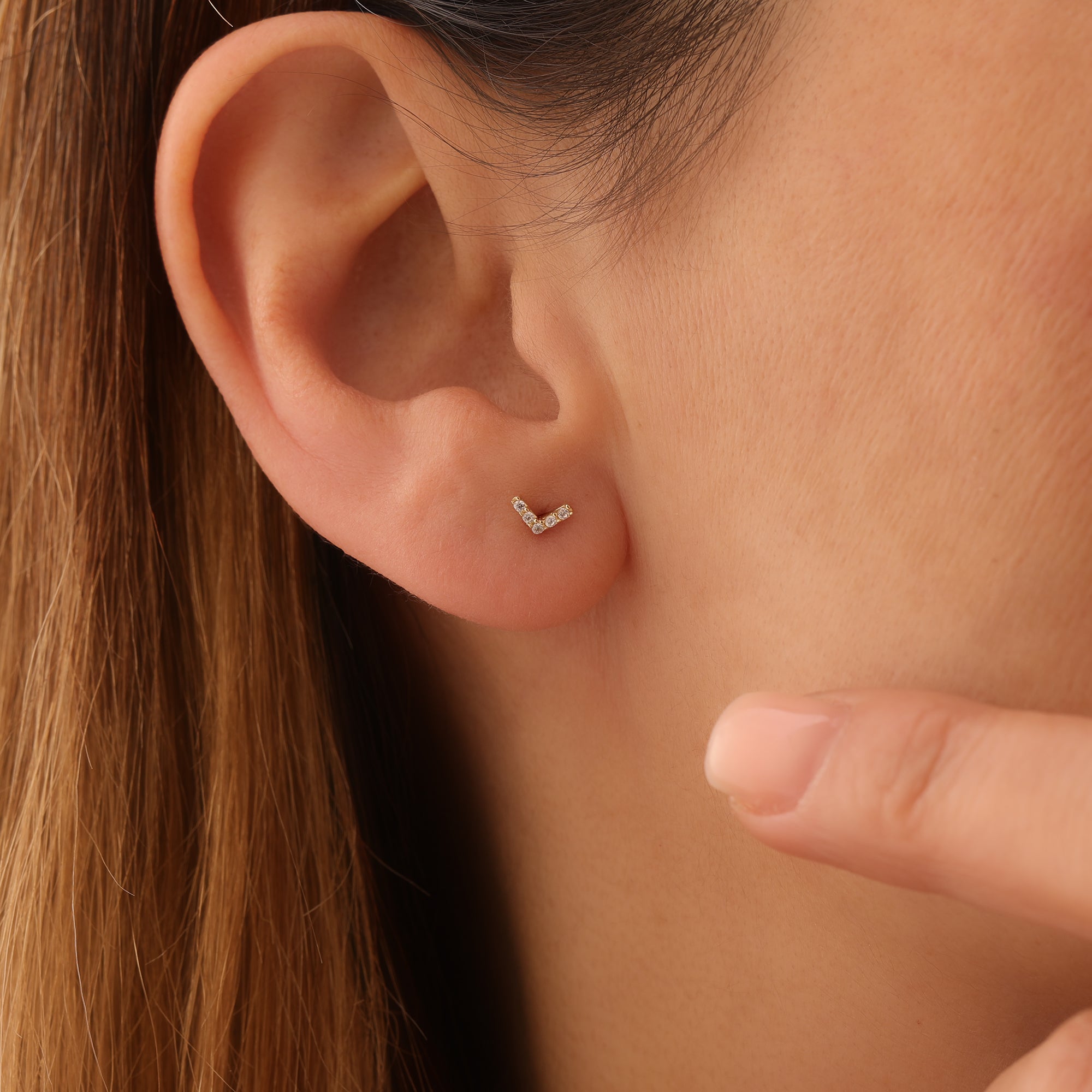 MINIMALE ZIRKONSTEIN-V-OHRRINGE | 14K GOLD