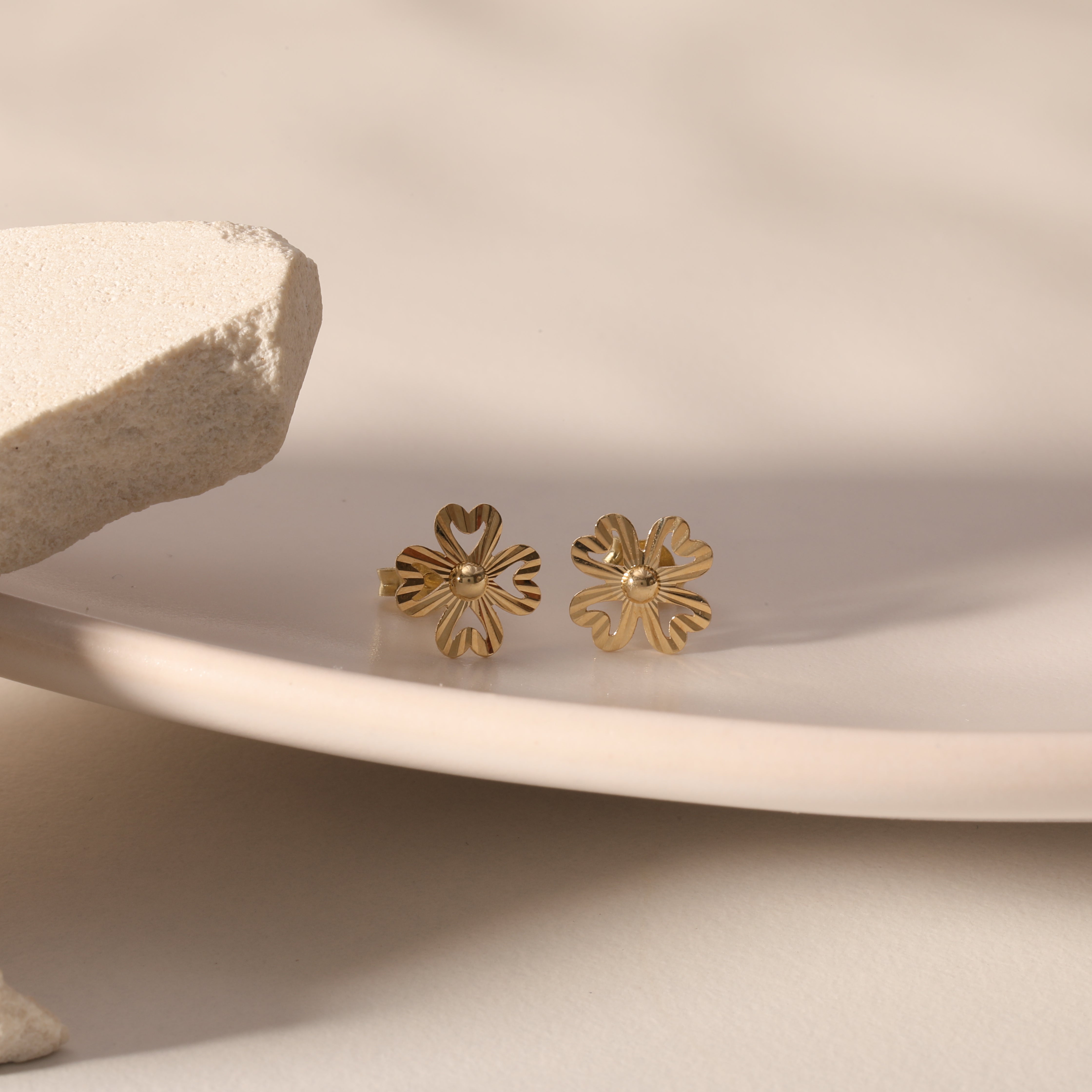 ELEGANTES DESIGN VIERBLÄTTRIGER KLEE OHRRINGE | 14K GOLD