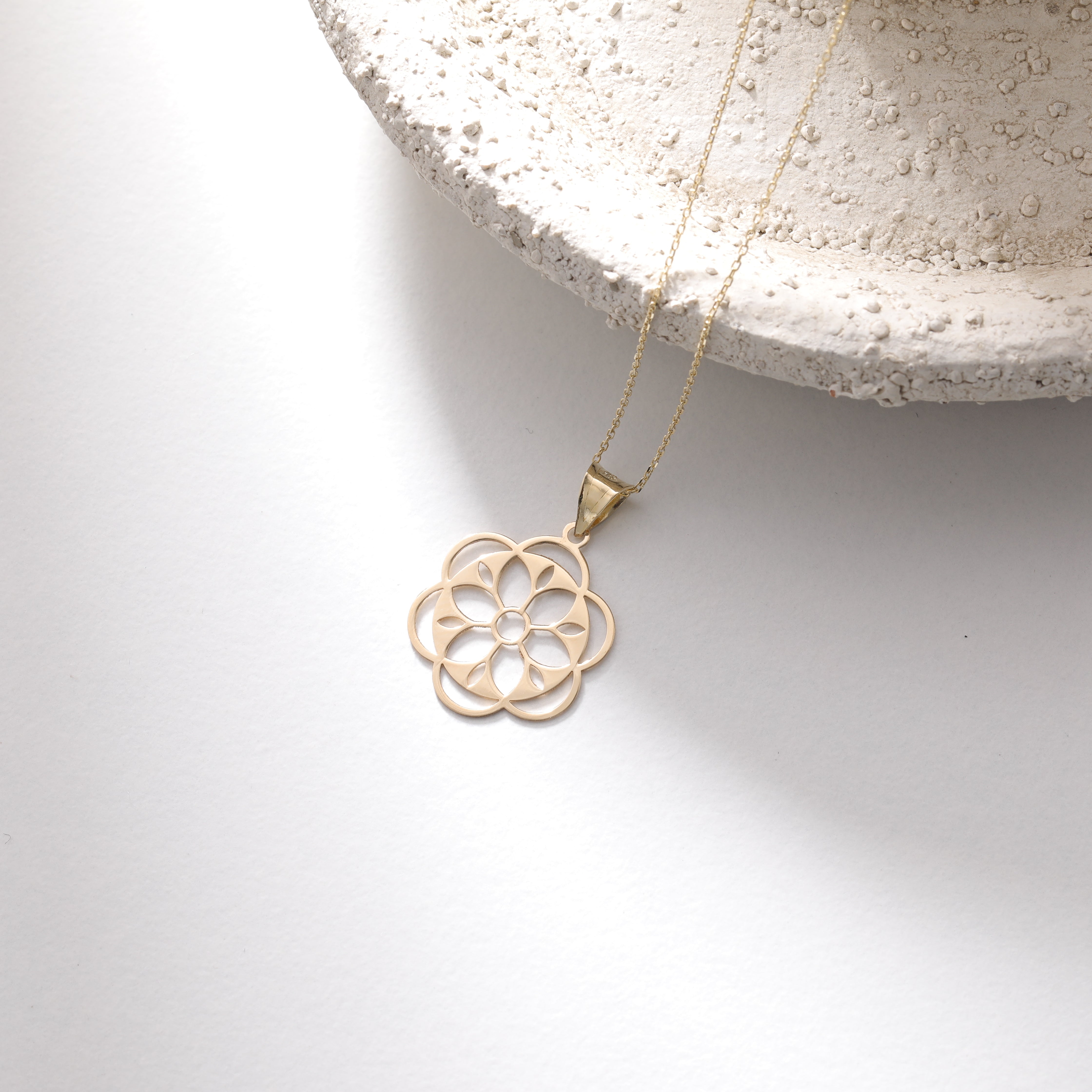 MIT BLUMENMOTIV ANHÄNGER | 14K GOLD